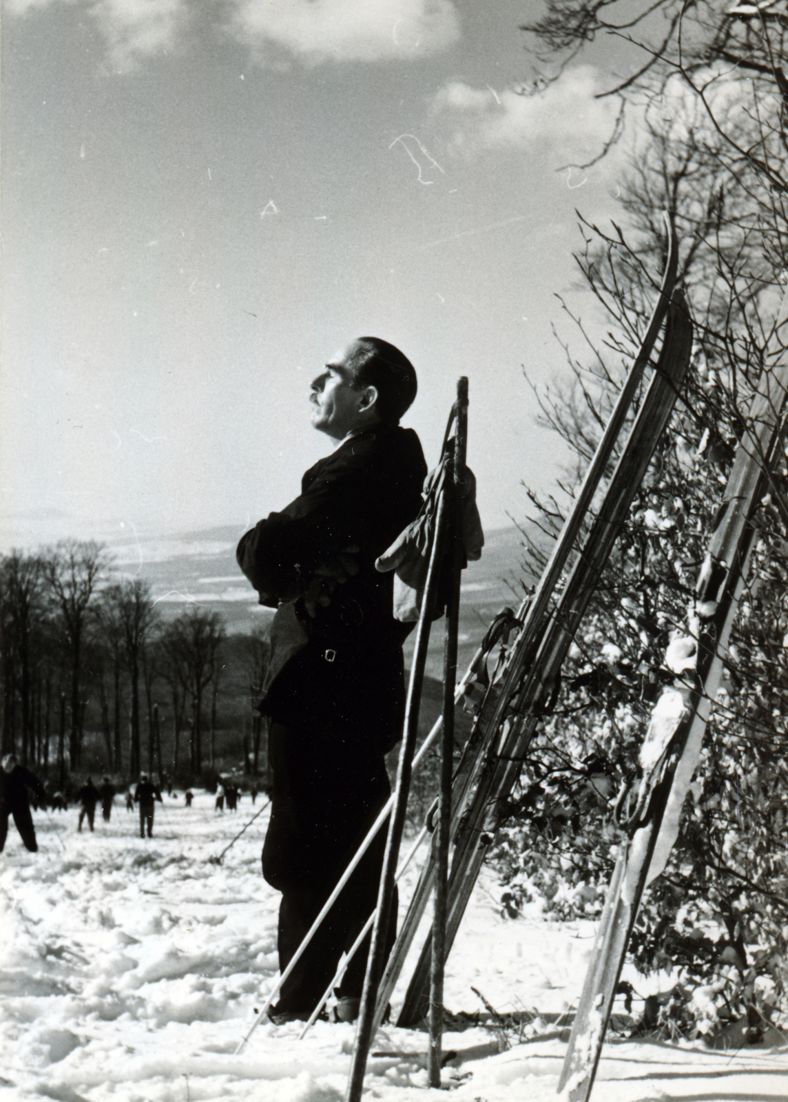 Hungary, Kékestető, a felvétel a Dózsa Síház közelében készült., 1956, Flanek-Falvay-Kováts, sunbathe, skis, Fortepan #229169