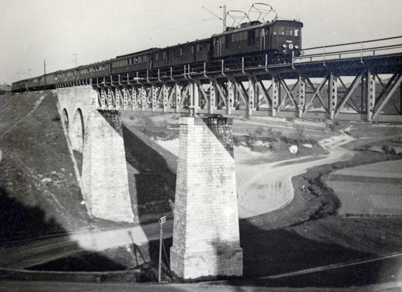 Magyarország, Biatorbágy, vasúti viadukt., 1938, Flanek-Falvay-Kováts, MÁV V40 sorozat, viadukt, Fortepan #229208