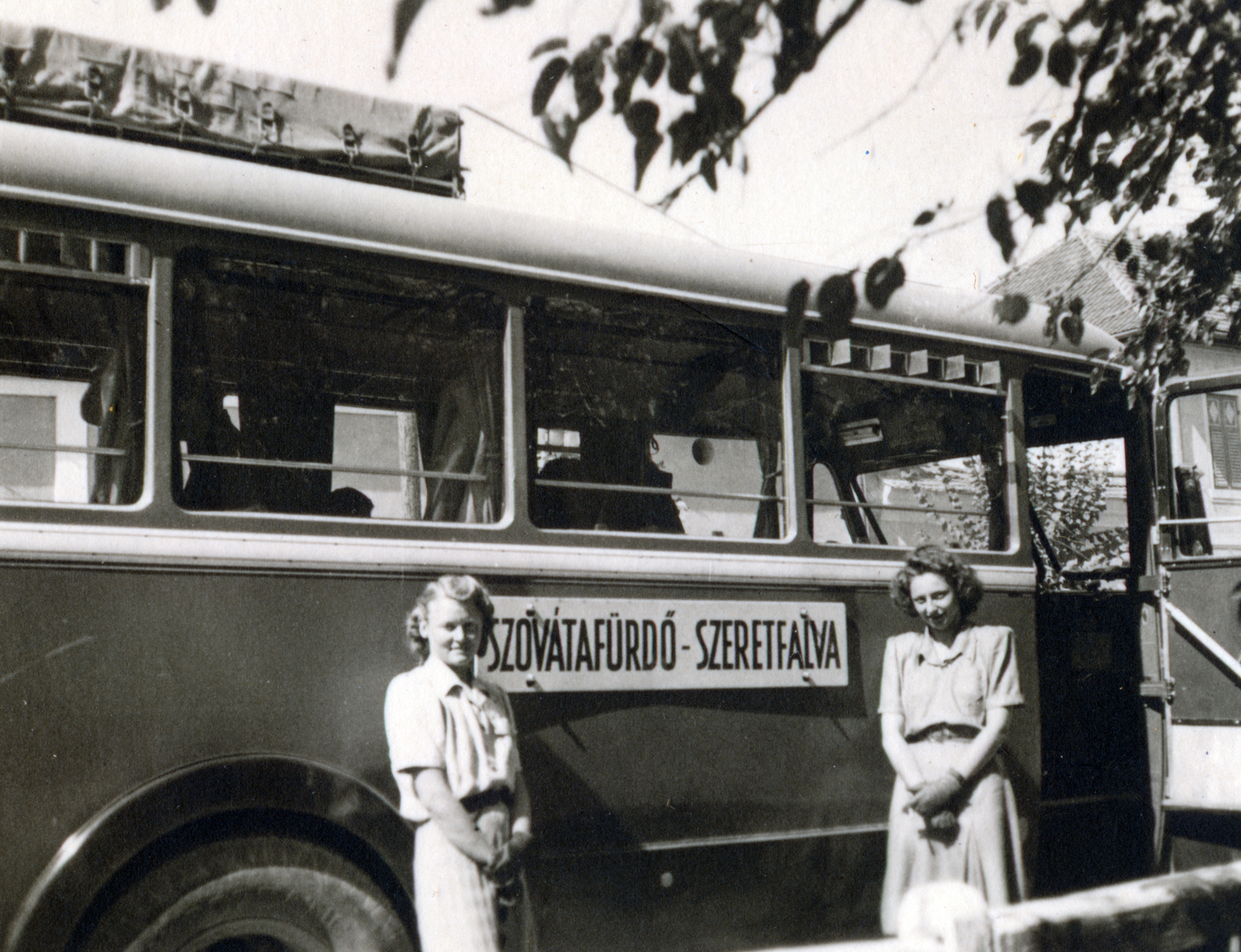 1943, Papp Éva, label, women, bus, Fortepan #229309