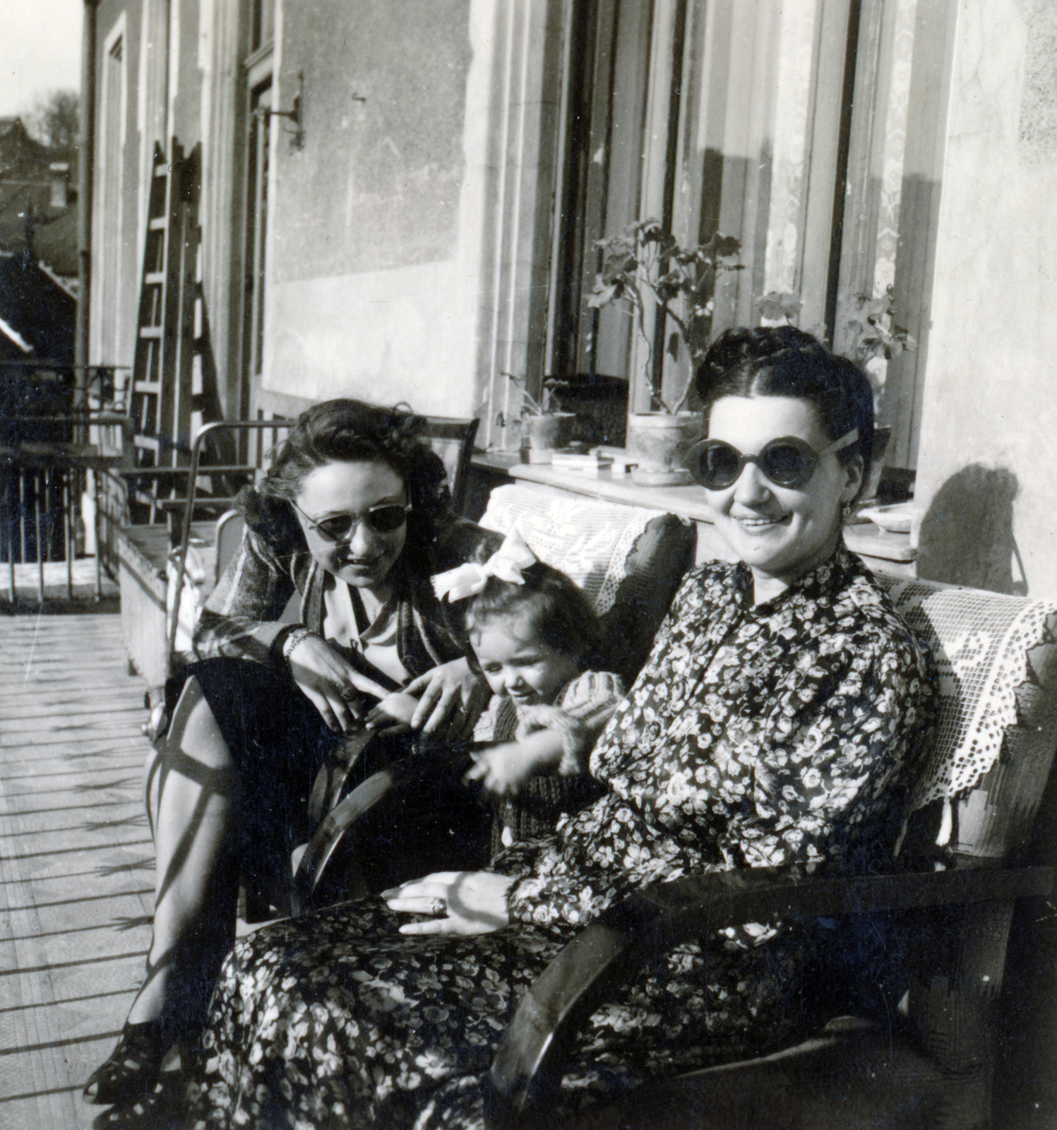 1943, Papp Éva, balcony, shades, Fortepan #229310