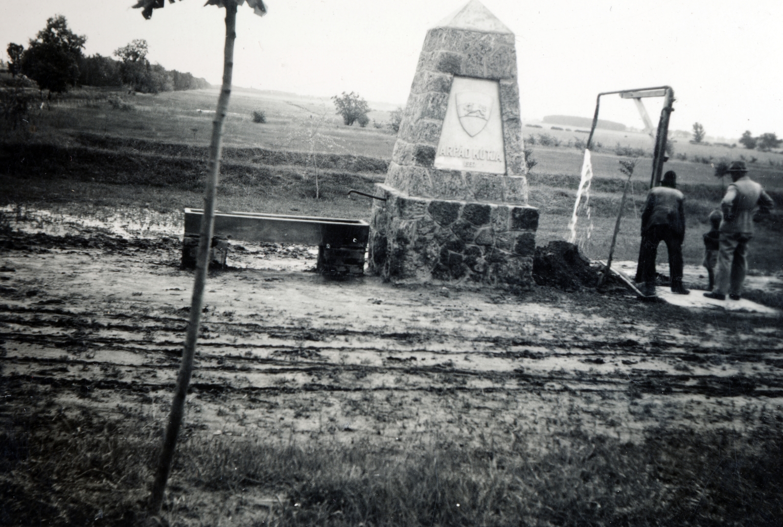 Hungary, Ópusztaszer, (Sövényháza), az 1937-ben fúrt artézi kút, Árpád kútja a későbbi Nemzeti Történeti Emlékpark területén., 1940, Papp Éva, Fortepan #229314