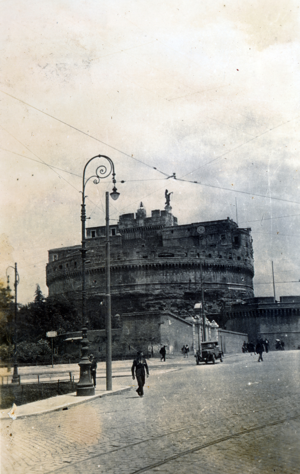 Olaszország, Róma, Piazza Pia, a háttérben az Angyalvár (Castel Sant'Angelo), Hadrianus császár síremléke., 1933, Végh-Györfi Melinda, Fortepan #229367