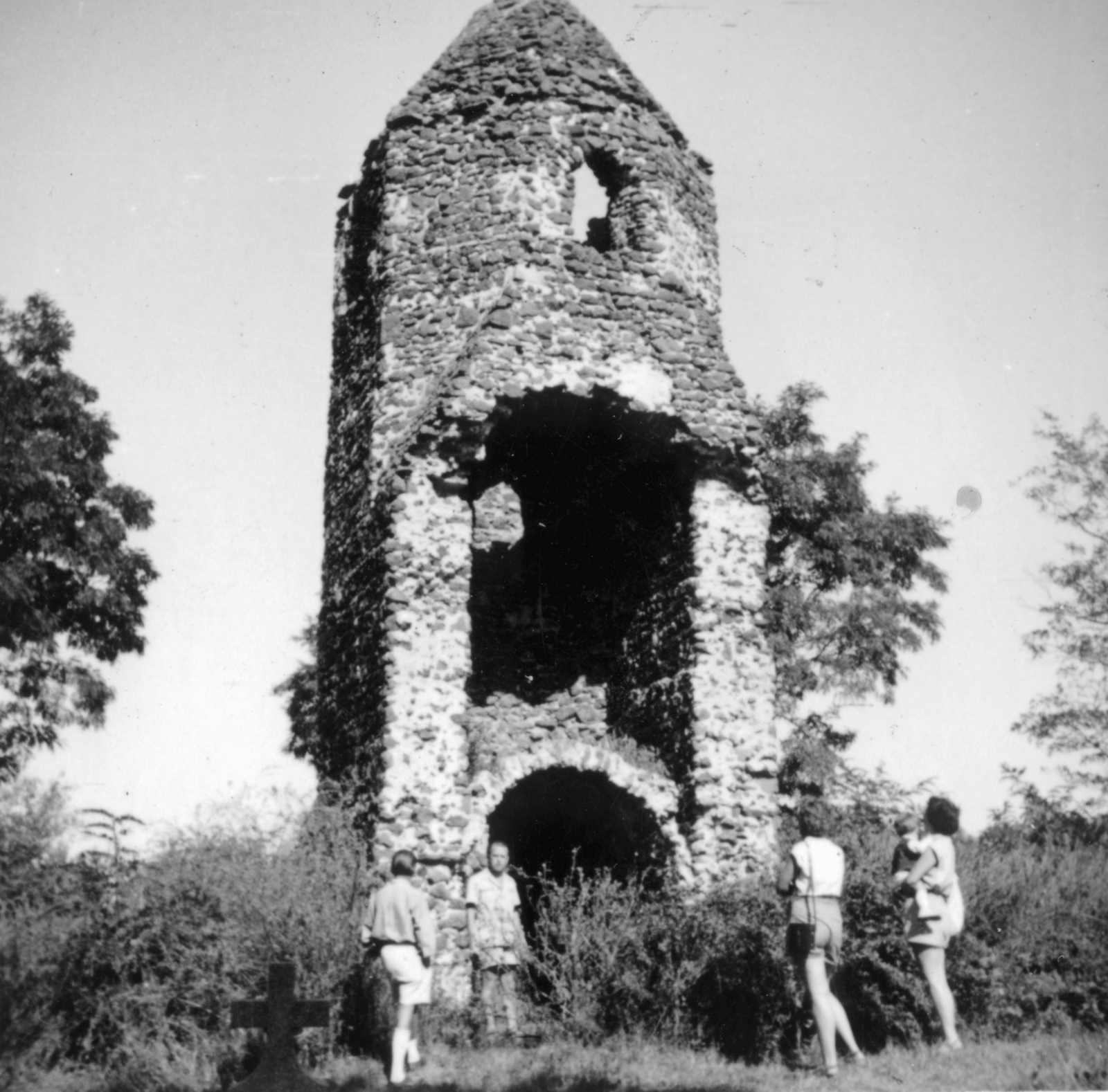 Hungary,Lake Balaton, Szigliget, Avas, román kori templom maradványa., 1954, Ábrahám Katalin és László, Romanesque Architecture, ruins of church, Fortepan #229427
