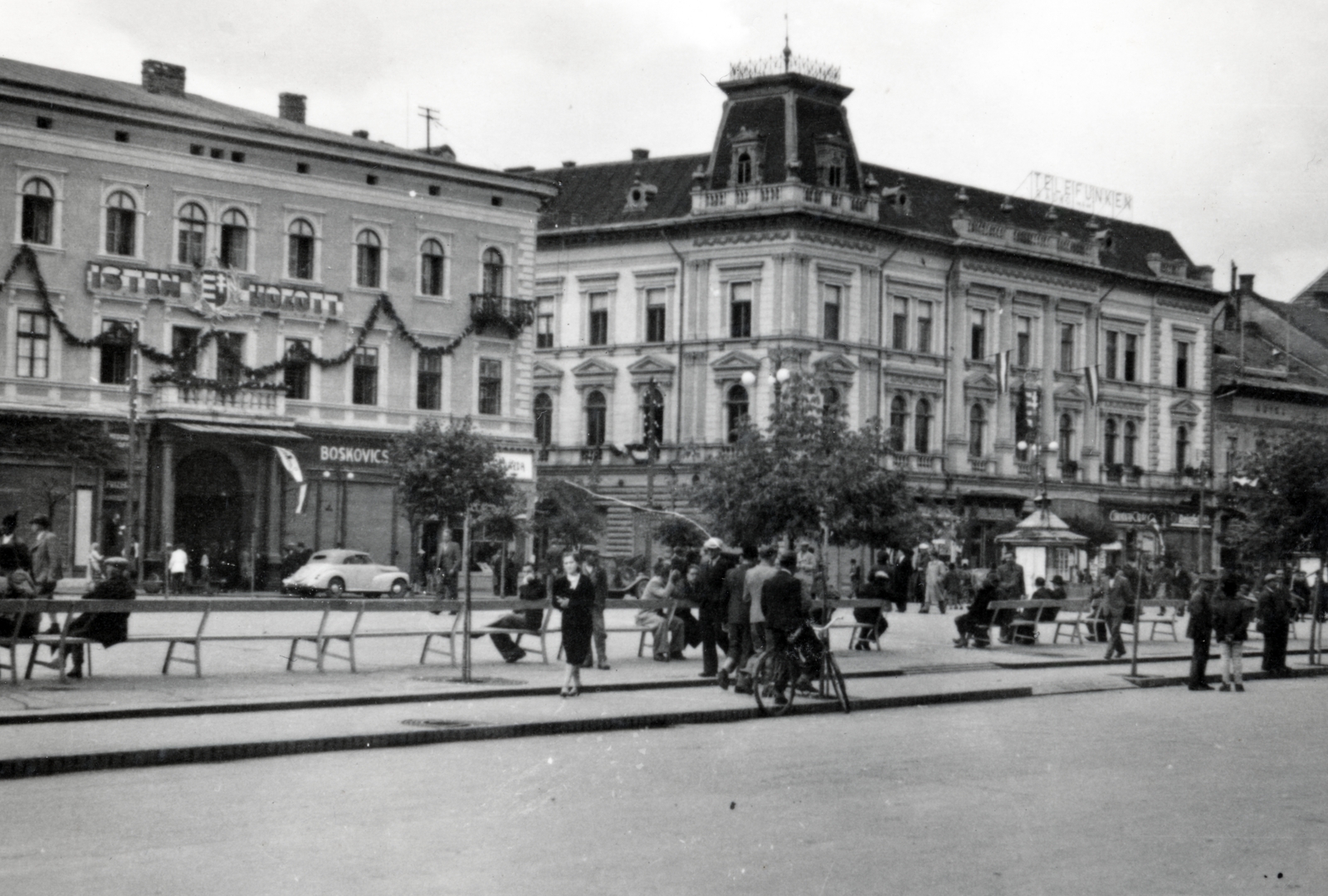 Románia,Erdély, Marosvásárhely, Rózsák tere (Piata Trandafirilor, ekkor Széchenyi tér), szemben a Bolyai utca., 1940, Fucskár József Attiláné, Fortepan #229559