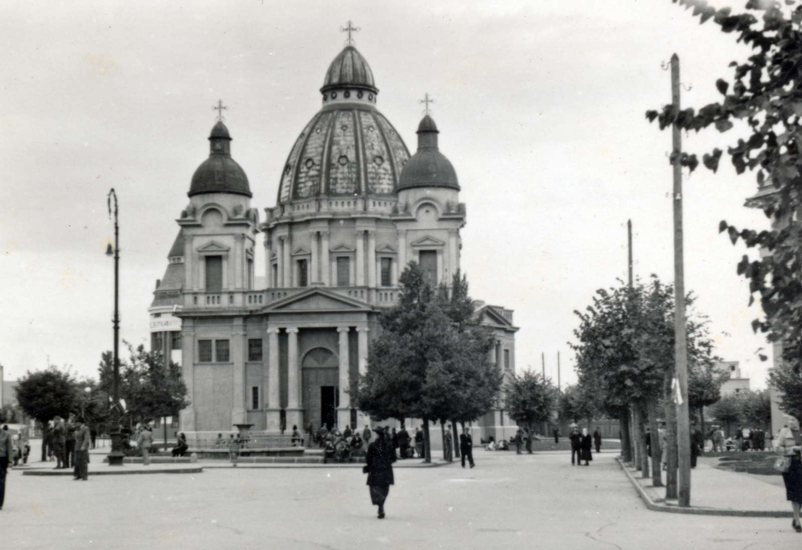 Romania,Transylvania, Târgu Mureș, Gyözelem tér (Piața Victoriei, ekkor Ugron Gábor tér), görögkatolikus templom., 1940, Fucskár József Attiláné, Fortepan #229566