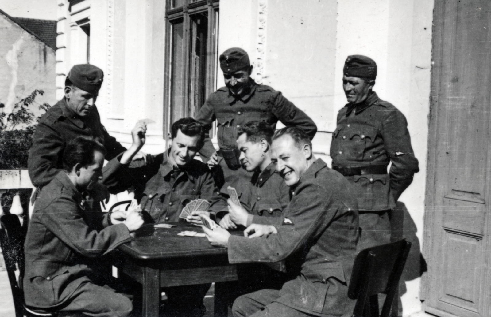 1940, Fucskár József Attiláné, soldier, card game, looking back, Fortepan #229571