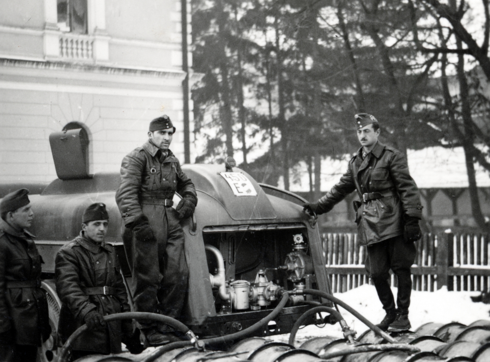 1940, Fucskár József Attiláné, number plate, fueling, leather jacket, Fortepan #229576
