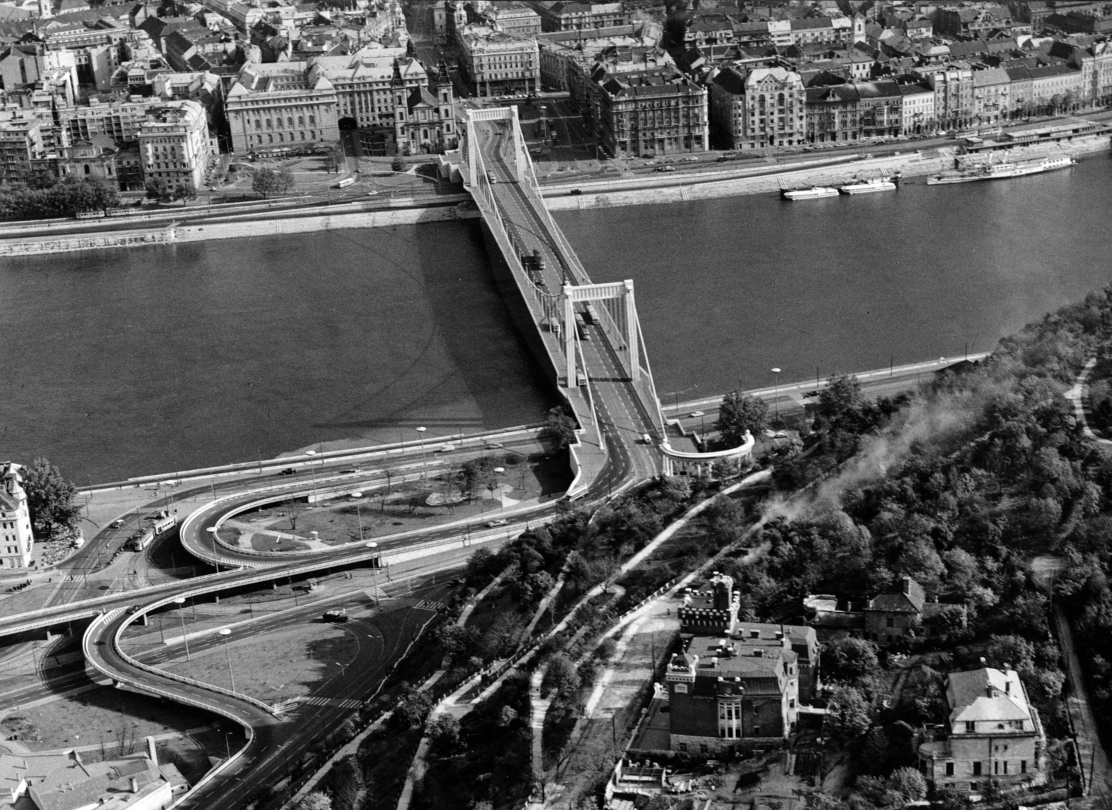 Magyarország, Budapest I.,Budapest V., légifotó, középpontban az Erzsébet híd, előtérben a Schoch / Hegedűs - villa., 1968, Ladinek Viktor, légi felvétel, szárnyas hajó, Budapest, Fortepan #229678