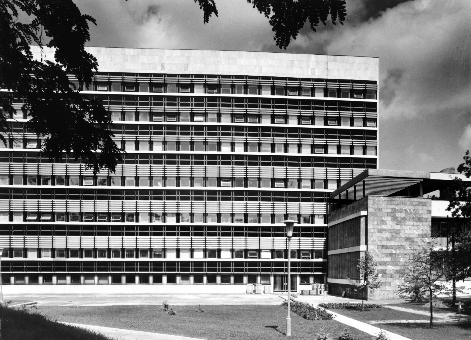 Magyarország, Debrecen, Egyetem tér, Kossuth Lajos Tudományegyetem (később Debreceni Egyetem) Kémiai Intézet., 1975, Ladinek Viktor, Fortepan #229688