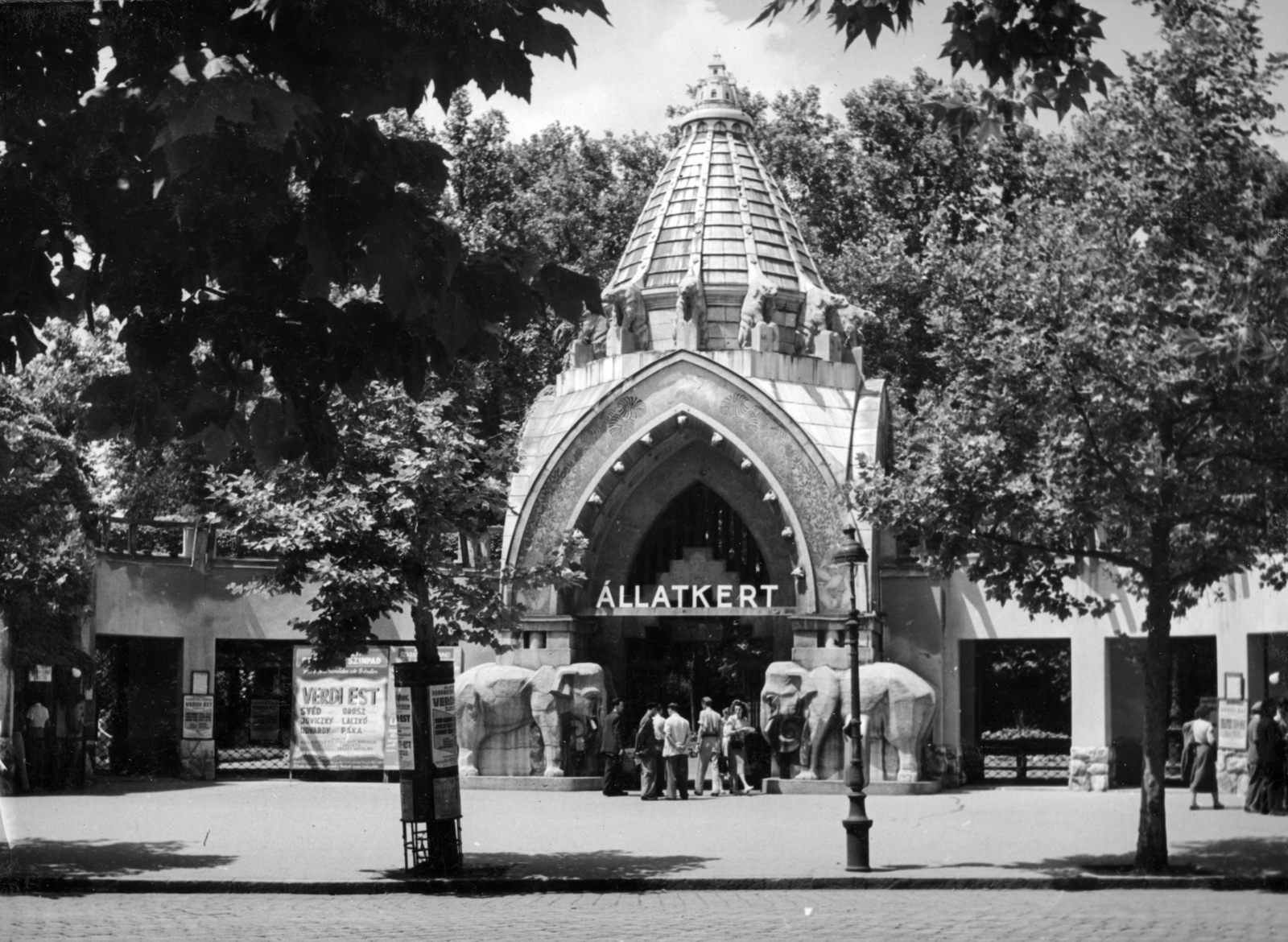 Hungary, Zoo, Budapest XIV., főbejárat., 1954, Fortepan/Album083, zoo, main entrance, Budapest, elephant, Fortepan #229769