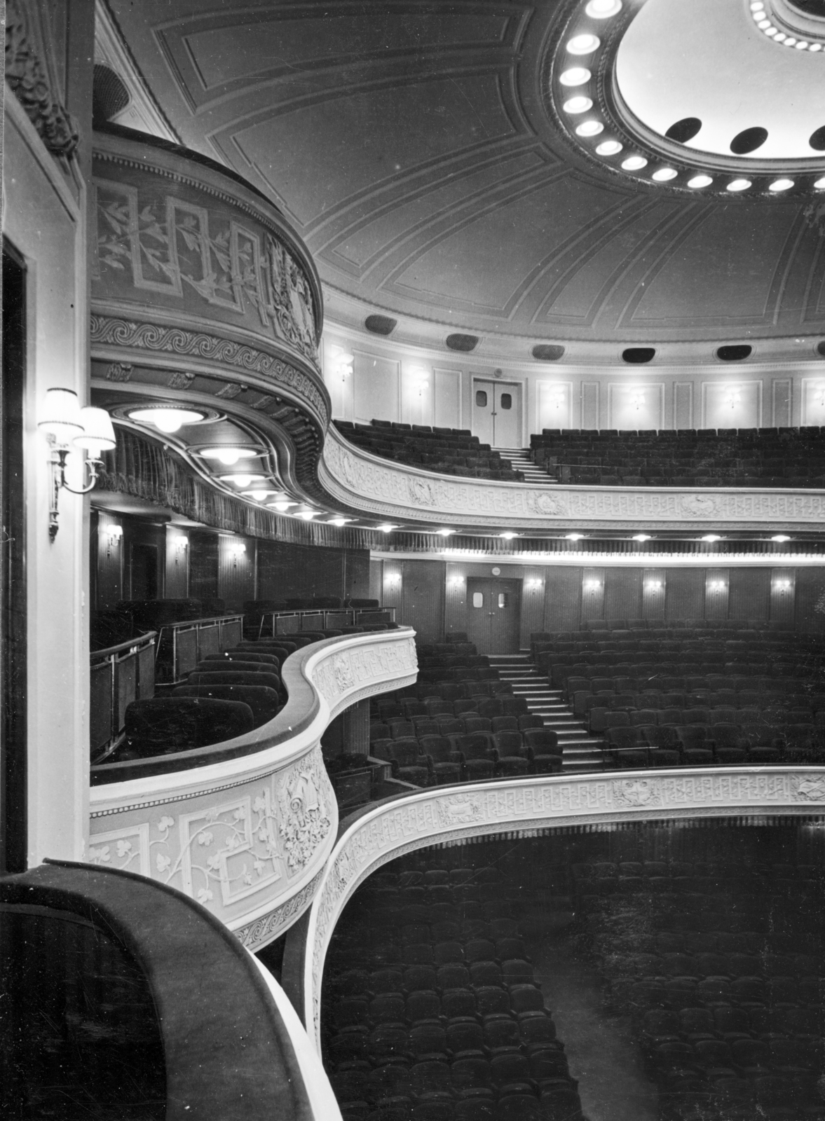 Hungary, Budapest XIII., Szent István körút, az újjáépült Vígszínház (Magyar Néphadsereg Színháza)., 1951, Fortepan/Album083, auditorium, balcony, theater, Budapest, Fortepan #229822