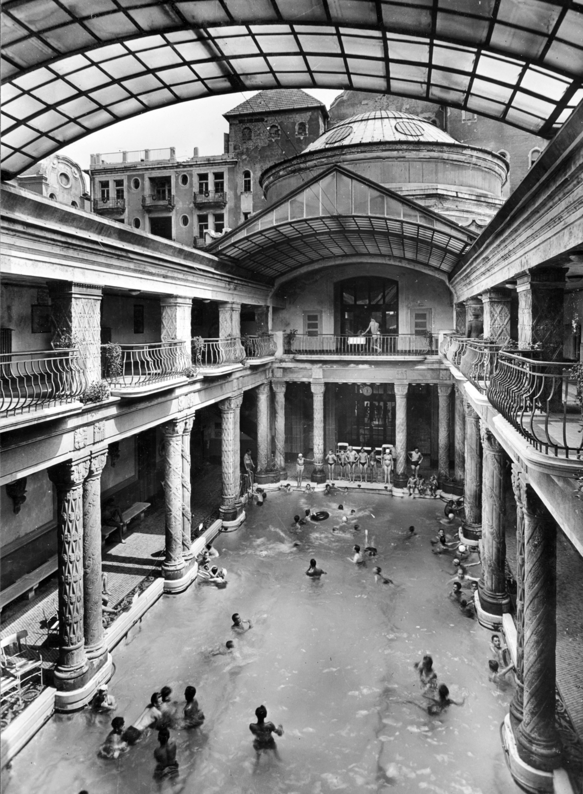 Hungary, Budapest XI., Gellért Gyógyfürdő, pezsgőfürdő., 1954, Fortepan/Album083, pillar, glass roof, pool, thermal bath, skylight, Budapest, Fortepan #229836