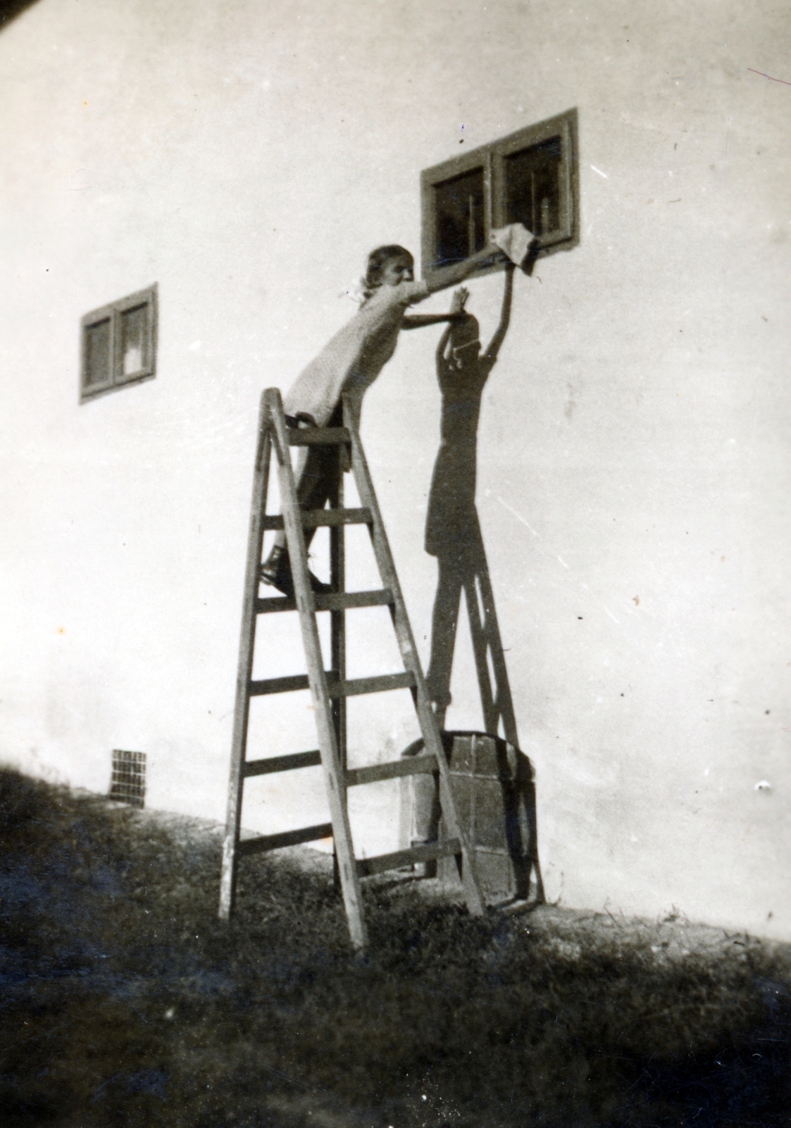 1942, Kőszeghy Anna, girl, shadow, ladder, window cleaning, Fortepan #230023