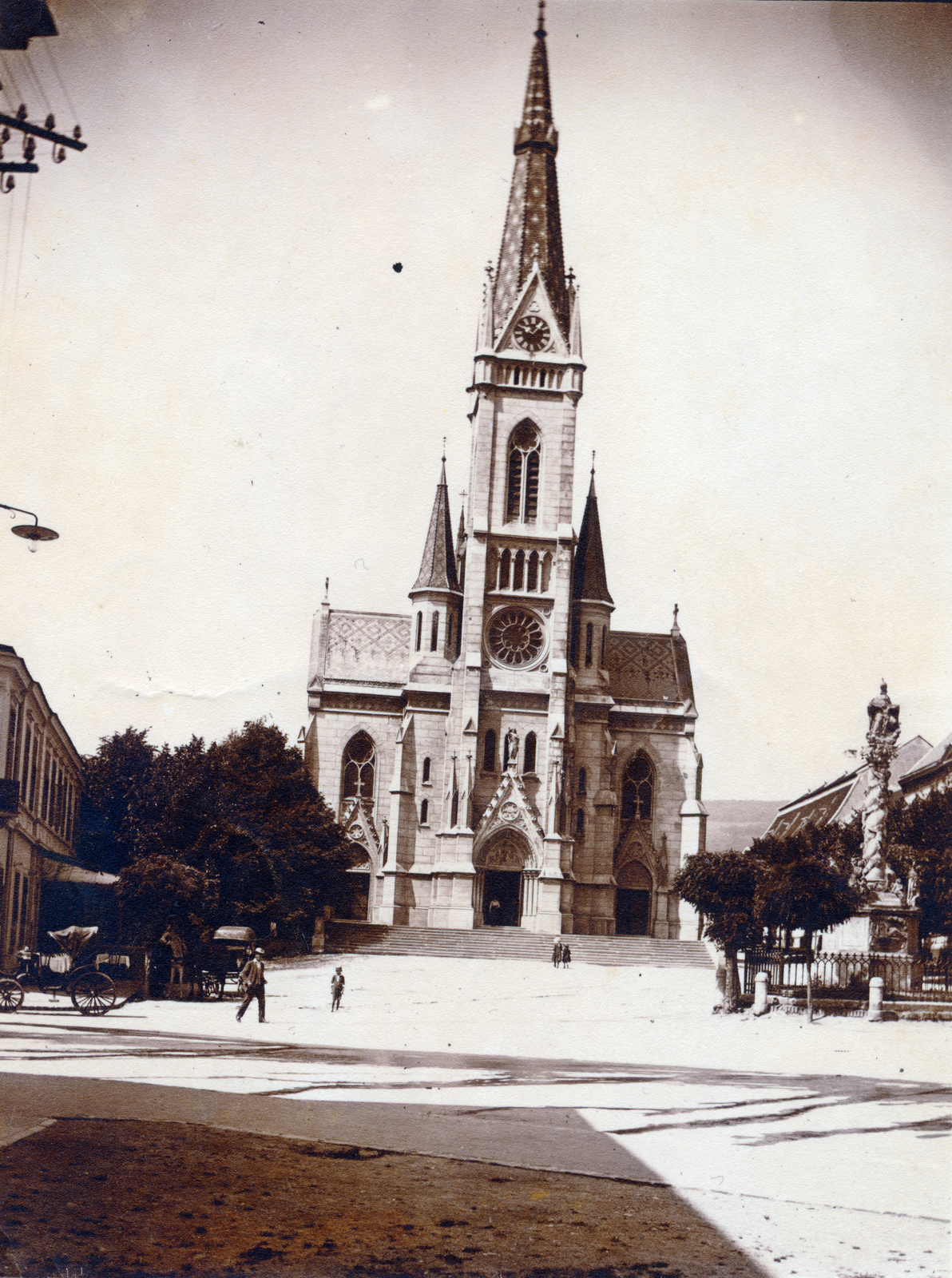 Hungary, Kőszeg, Fő tér, a Jézus Szíve-templom és előtte a Szentháromság-szobor., 1910, Korner Veronika, Catholic Church, church, Fortepan #230070