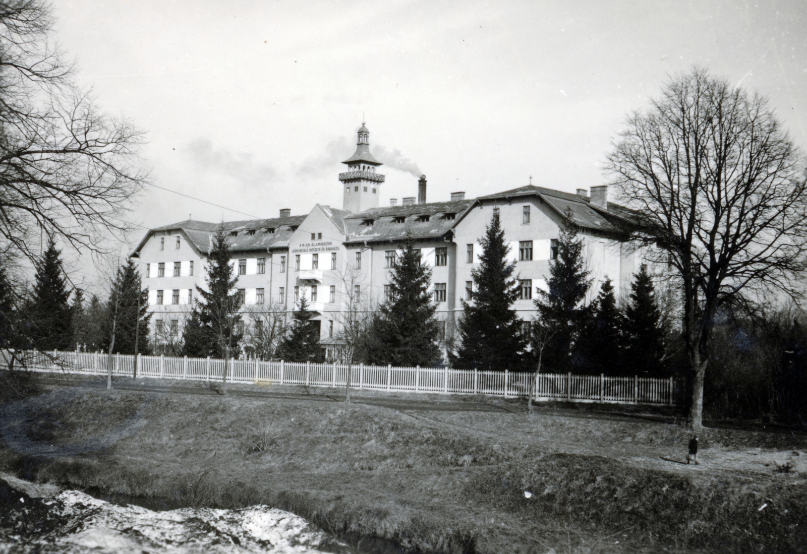 Magyarország, Kőszeg, Felső (Külső) körút, MÁV Árvaház és internátus a Gyöngyös patak partján., 1929, Korner Veronika, középület, Fortepan #230085