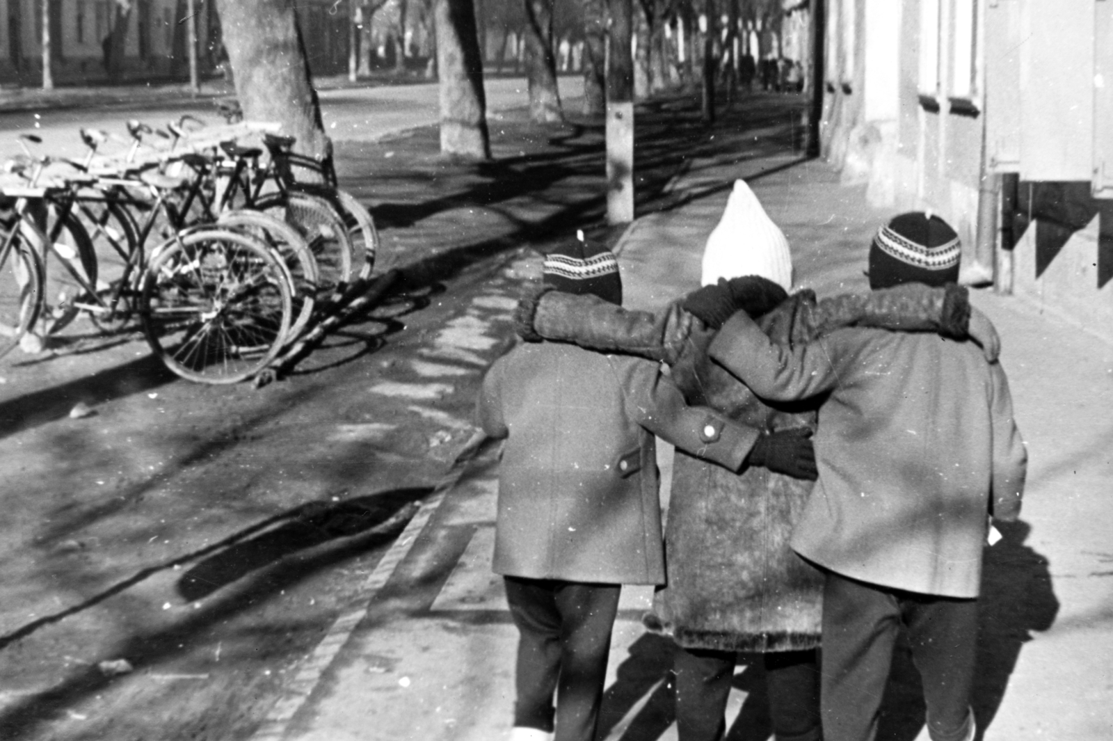 1955, Korner Veronika, kids, bicycle, back, arms around shoulders, bicycle holder, three people, Fortepan #230092