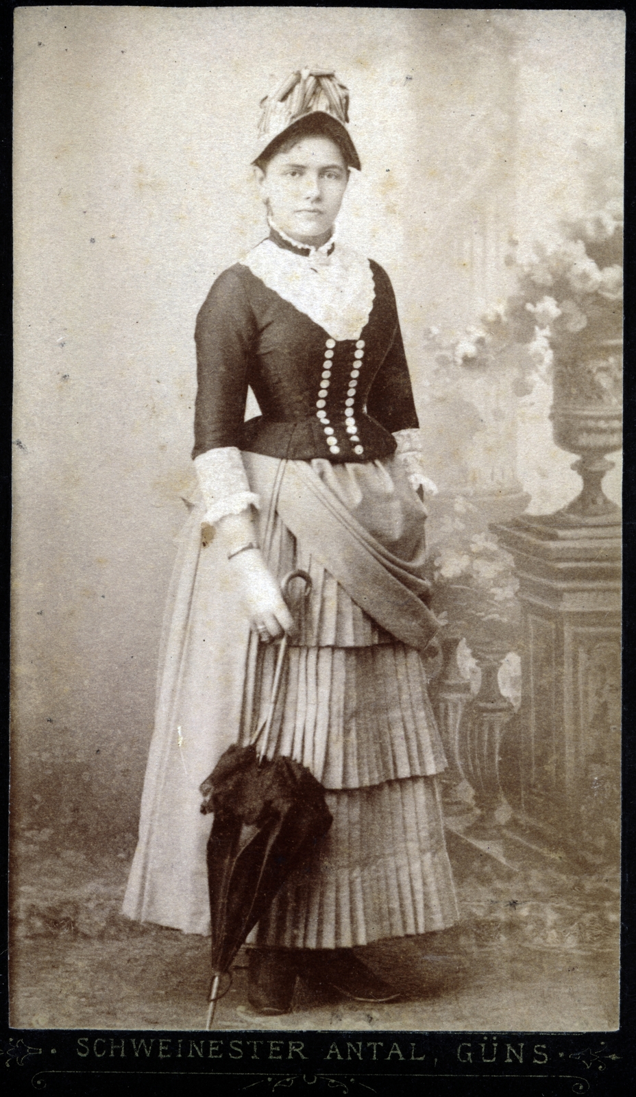 1900, Korner Veronika, kalap, hölgy, napernyő, portré, műterem, rakott szoknya, Fortepan #230110