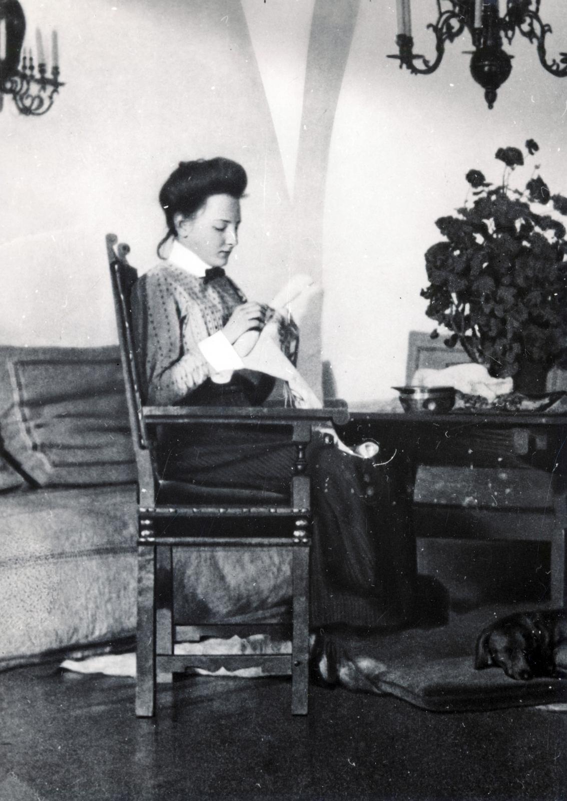 1905, Fortepan/Album087, girl, handcraft, arm chair, embroidery, Fortepan #230164