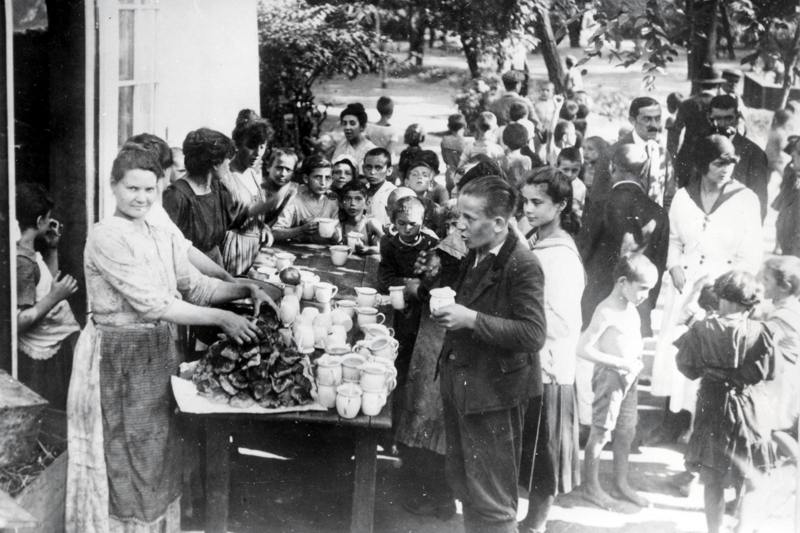 1919, Fortepan/Album087, snacks, kids, Fortepan #230172