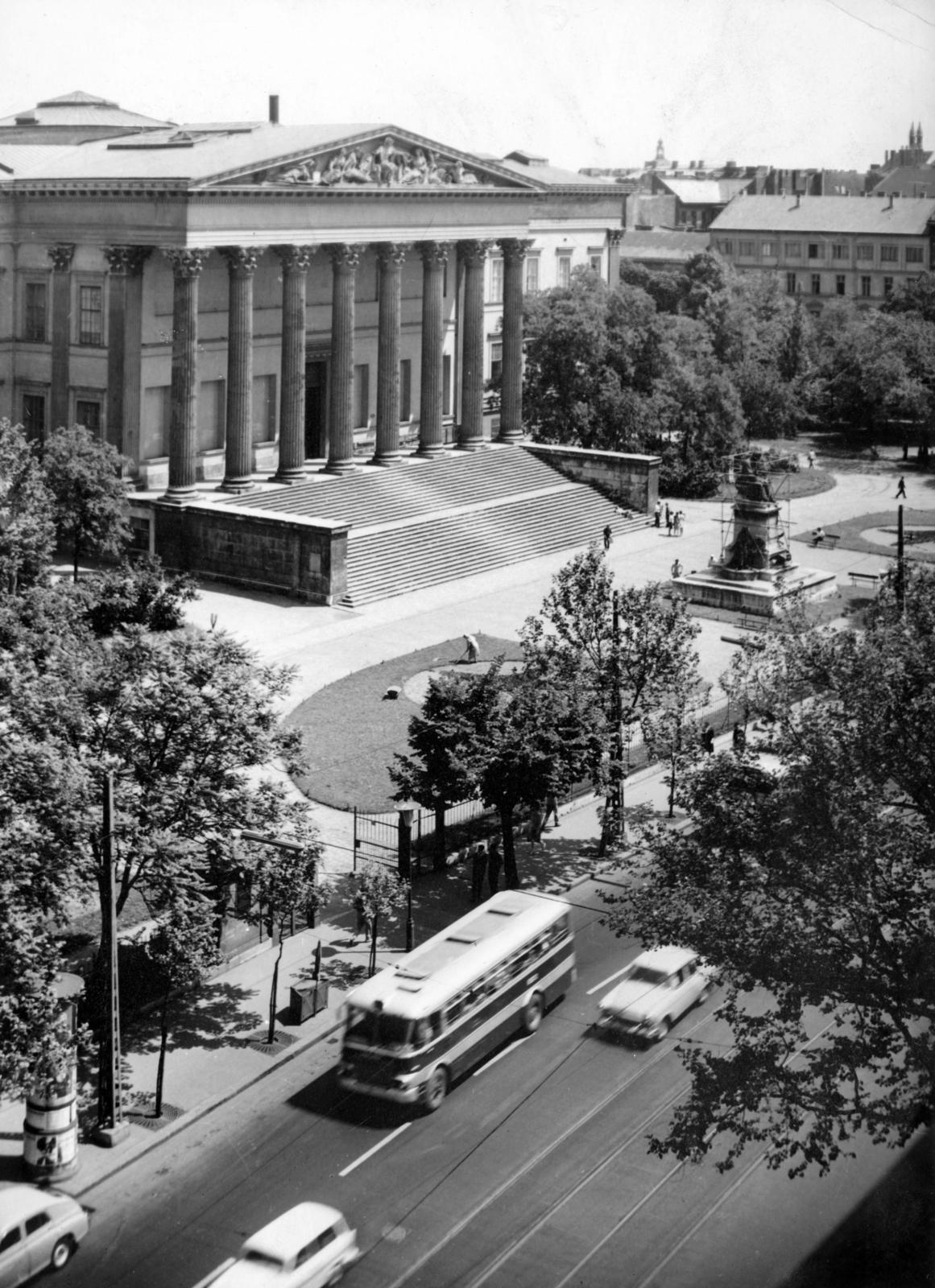 1965, Fortepan/Album087, colonnade, Classicism, Mihály Pollack-design, Miklós Ybl-design, museum, National museum, pediment, Fortepan #230217