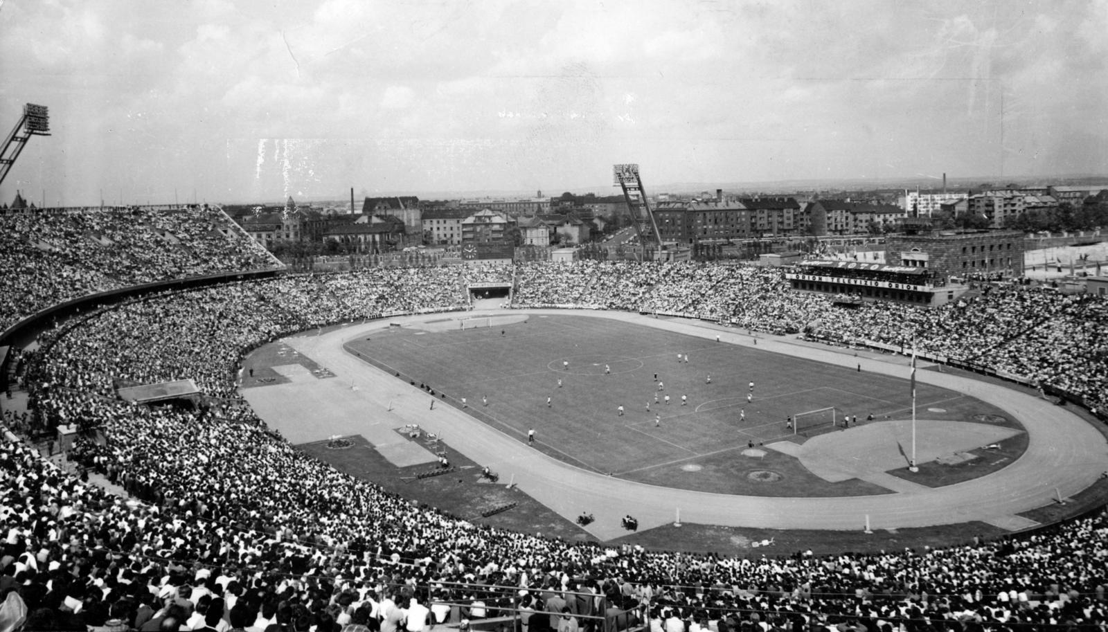 1961, Fortepan/Album087, szurkoló, néző, futballpálya, madártávlat, labdarúgás, nézőtér, stadion, tömeg, Fortepan #230224