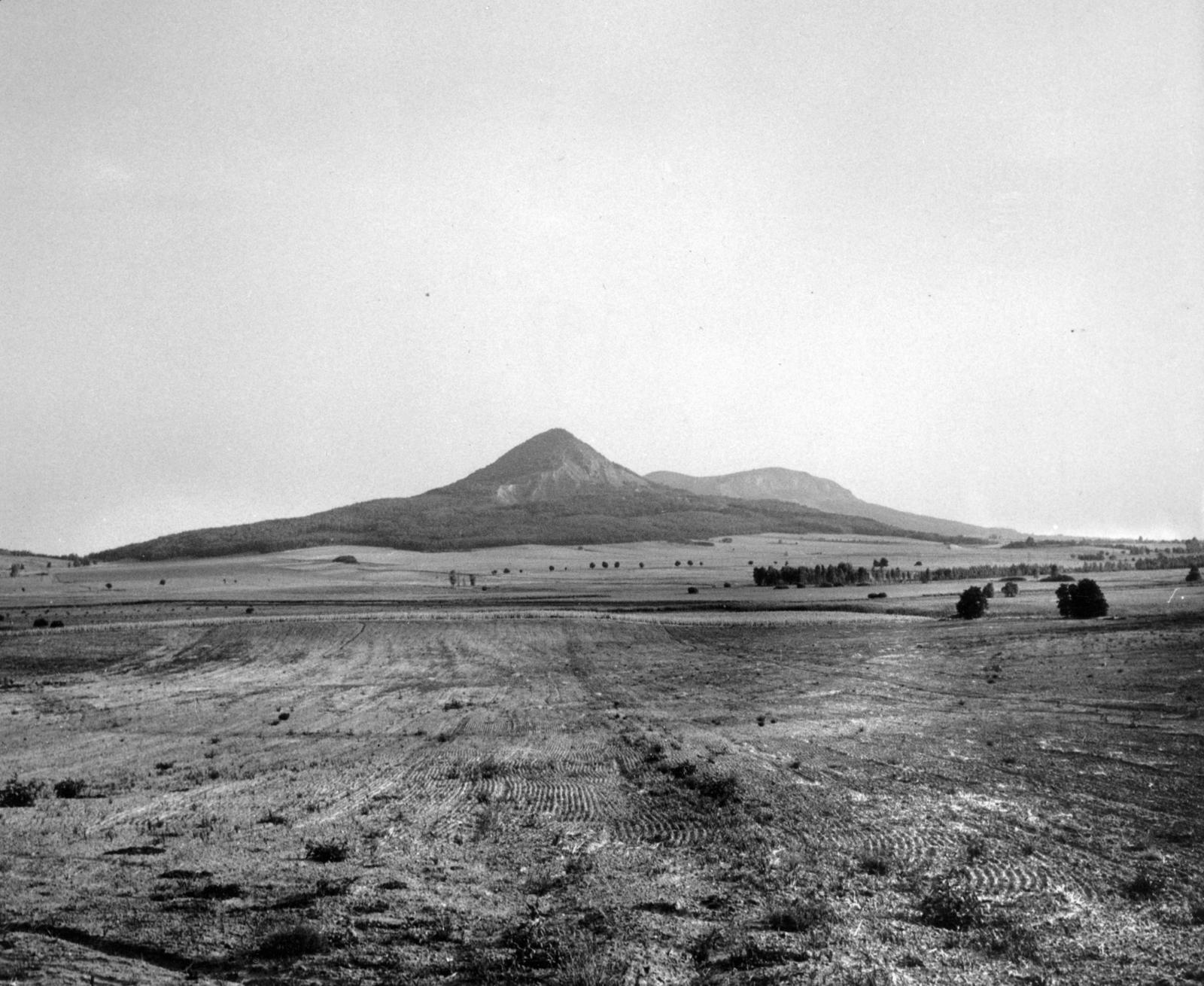 Hungary, Tapolcai-medence, a Gulács észak felől., 1941, Fortepan/Album087, landscape, mountain top, Fortepan #230243