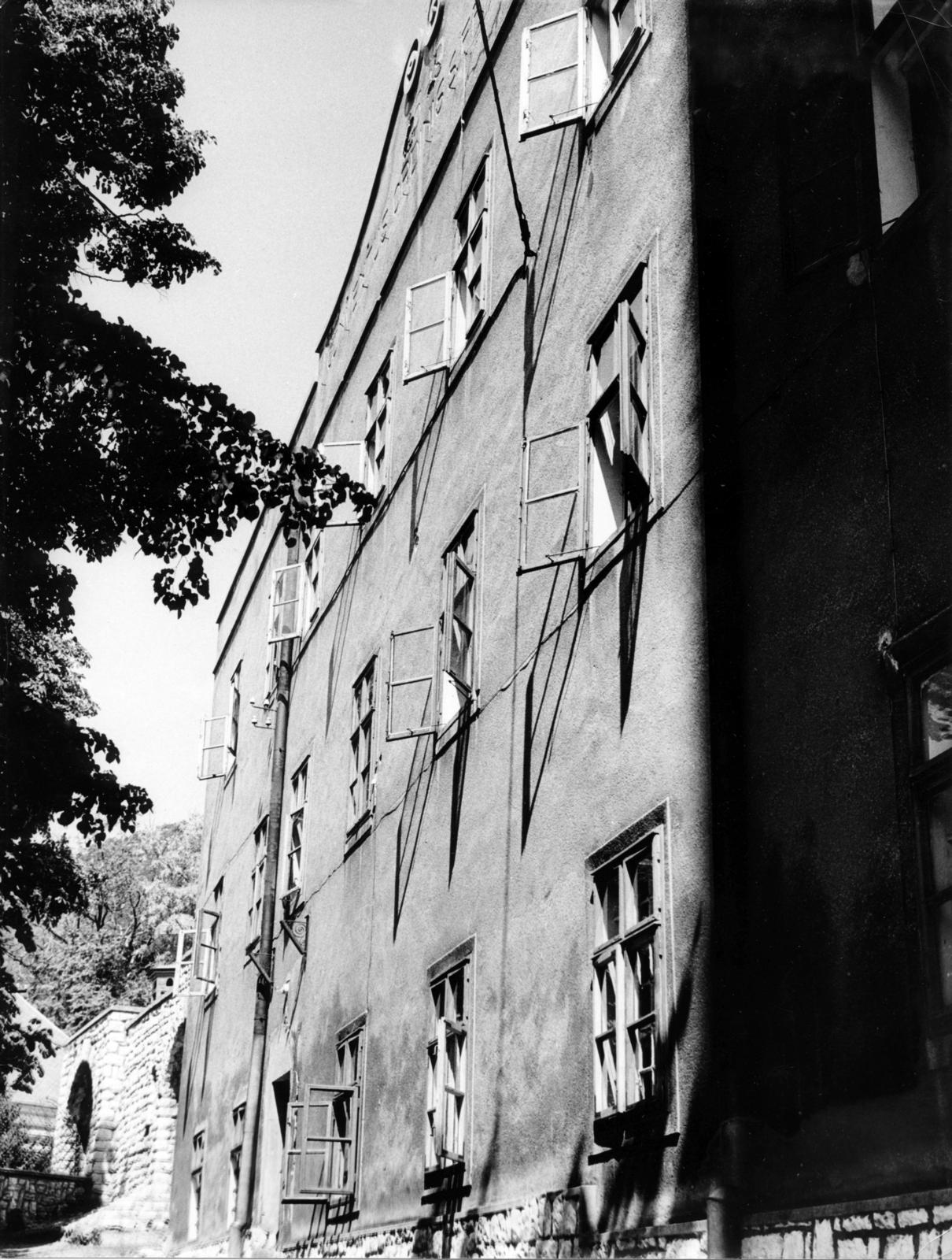 Hungary, Sümeg, Szent István tér, a Sarlós Boldogasszony-templom melletti ferences rendház., 1962, Fortepan/Album087, window, Fortepan #230249