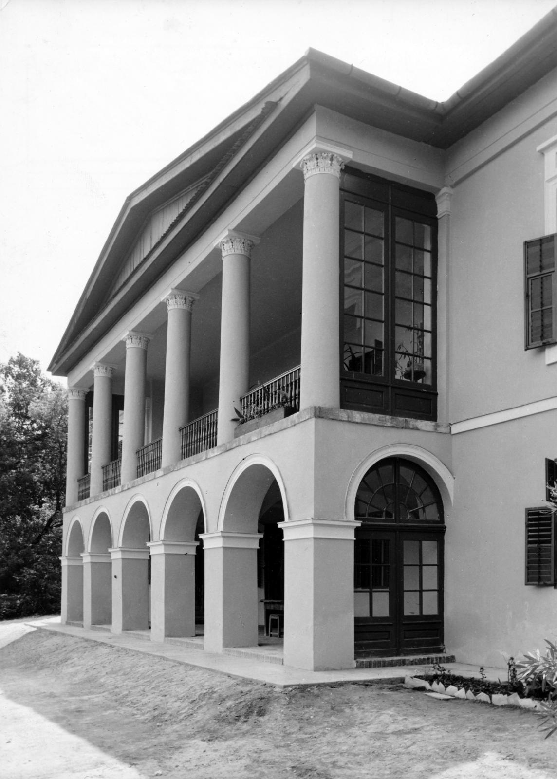 Hungary, Budapest XII., Mátyás király út 14/c, Libasinszky-villa., 1965, Fortepan/Album087, Budapest, colonnade, terrace, pediment, Fortepan #230264
