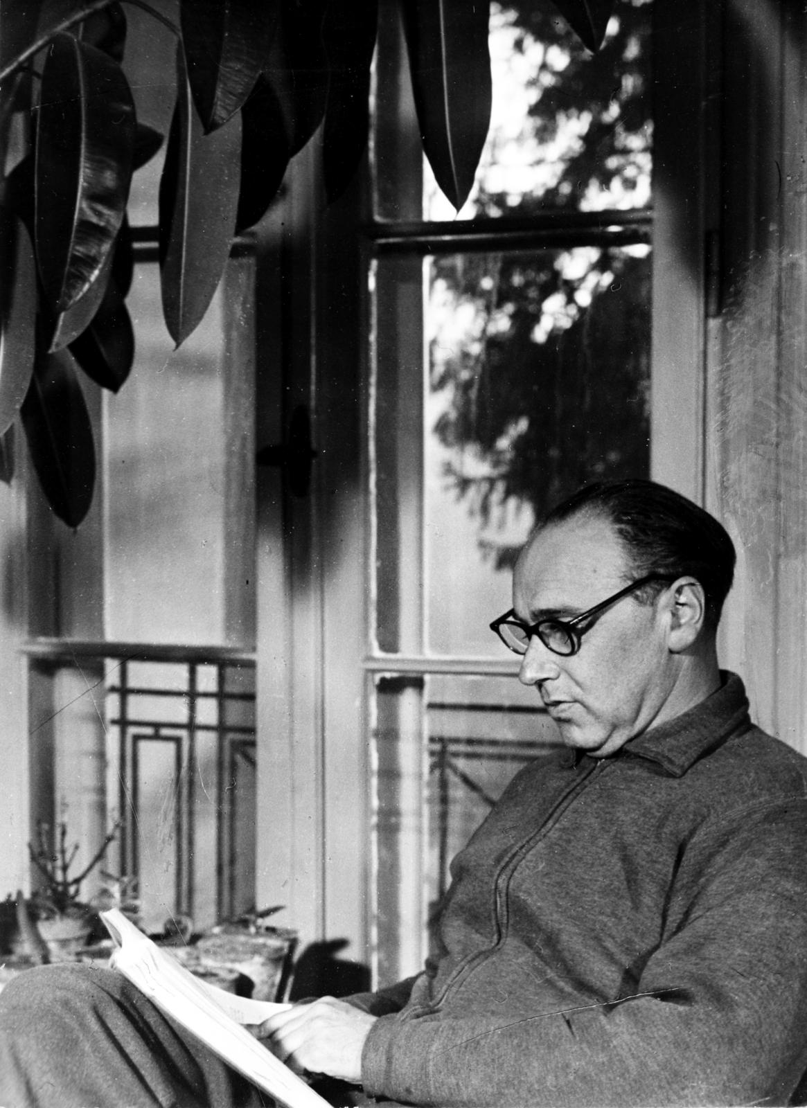 Magyarország, Benjámin László költő., 1960, Fortepan/Album087, szemüveg, olvasás, Fortepan #230268