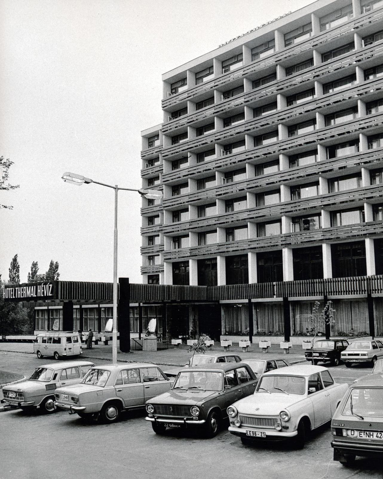 Hungary, Hévíz, Danubius Szálloda és Gyógyfürdő Vállalat Hotel Thermál Hévíz., 1976, Székely Iván, Skoda-brand, Lada-brand, Fortepan #230378