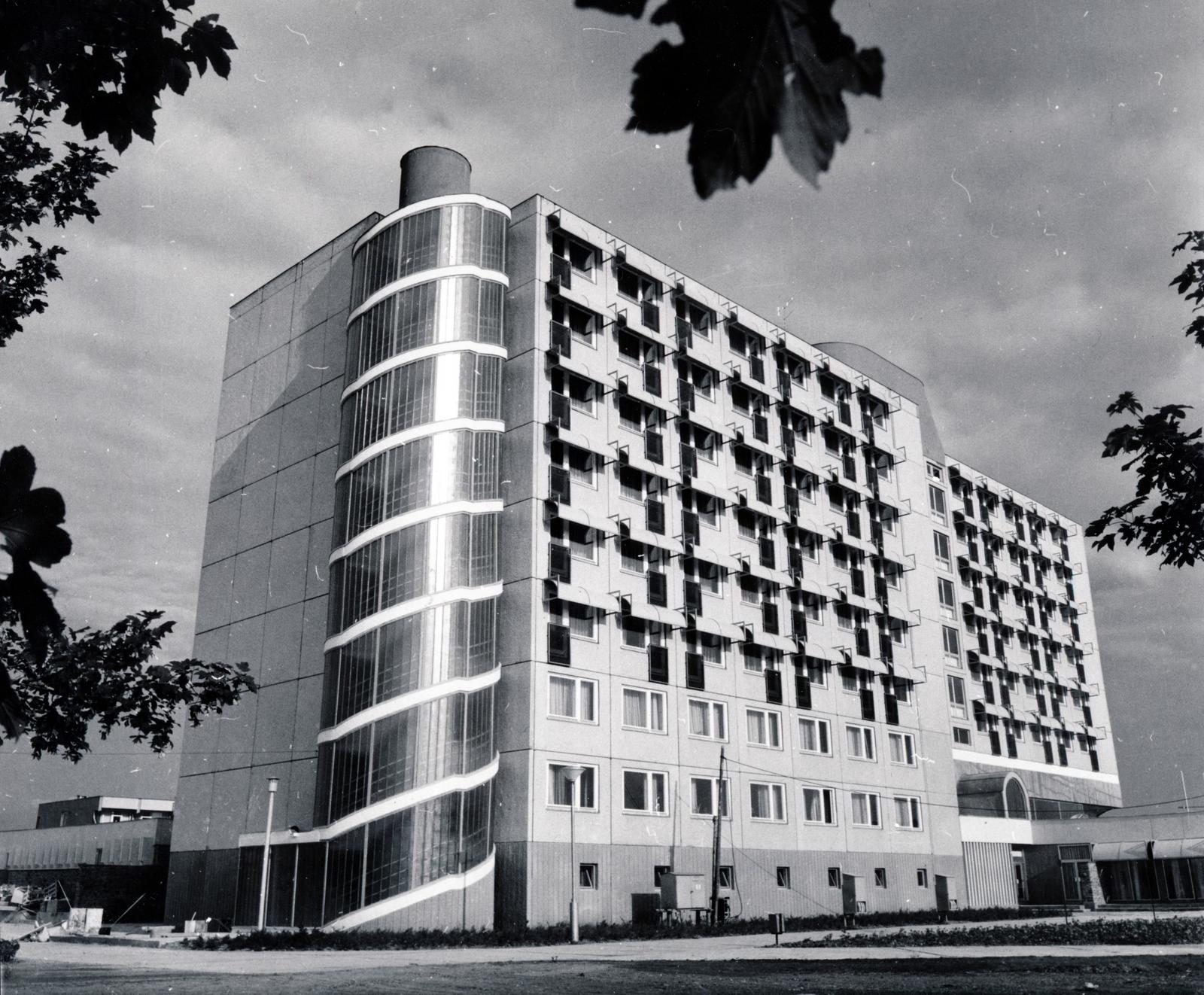 Magyarország, Bük, Bükfürdő, Termál körút, SZOT Herbert Warnke Gyógyüdülő., 1977, Székely Iván, Fortepan #230383