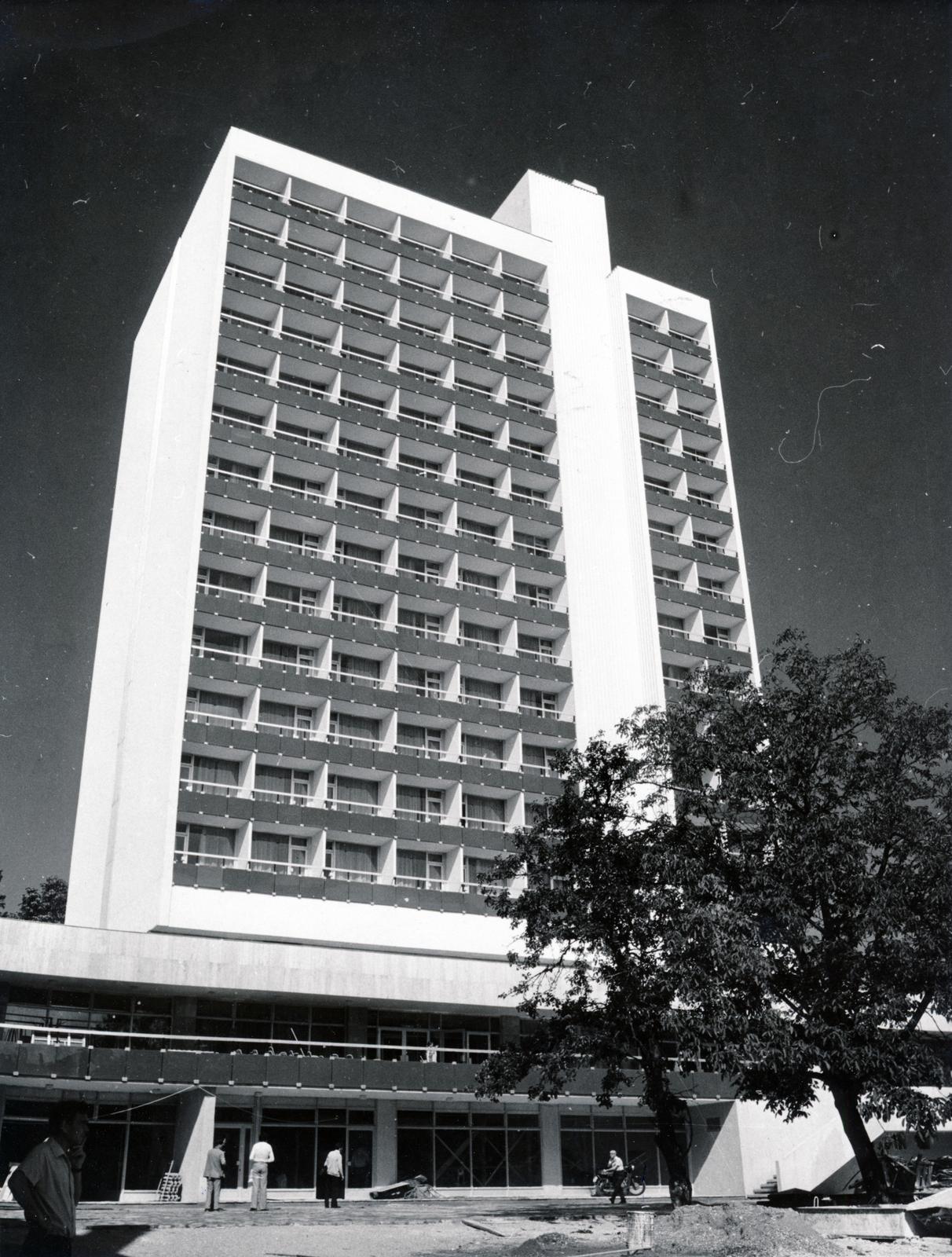 Magyarország, Hévíz, SZOT Louis Saillant gyógyüdülő., 1976, Székely Iván, szálloda, Fortepan #230384