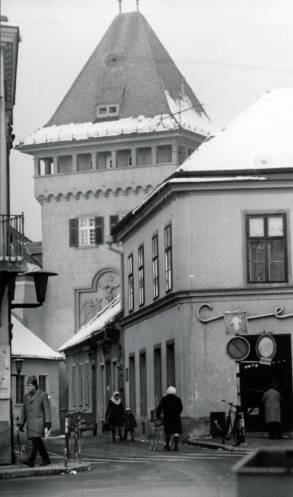 Magyarország, Kőszeg, Fő (Köztársaság) tér a Városház utca és a Hősök kapuja felé nézve., 1977, Székely Iván, Fortepan #230431