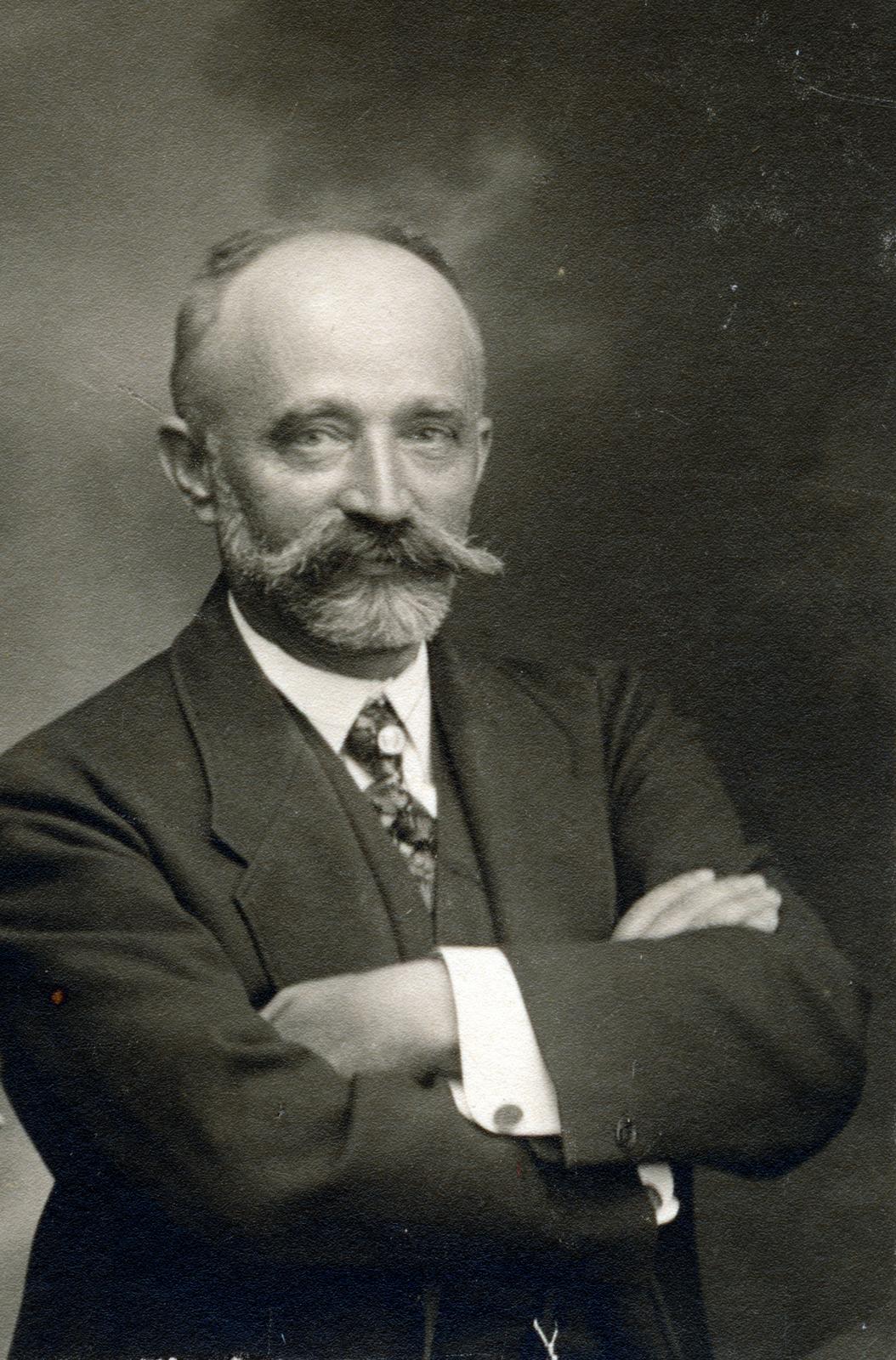 1921, Miklósy Judit, karba tett kéz, szakáll, bajusz, portré, férfi, Fortepan #230487