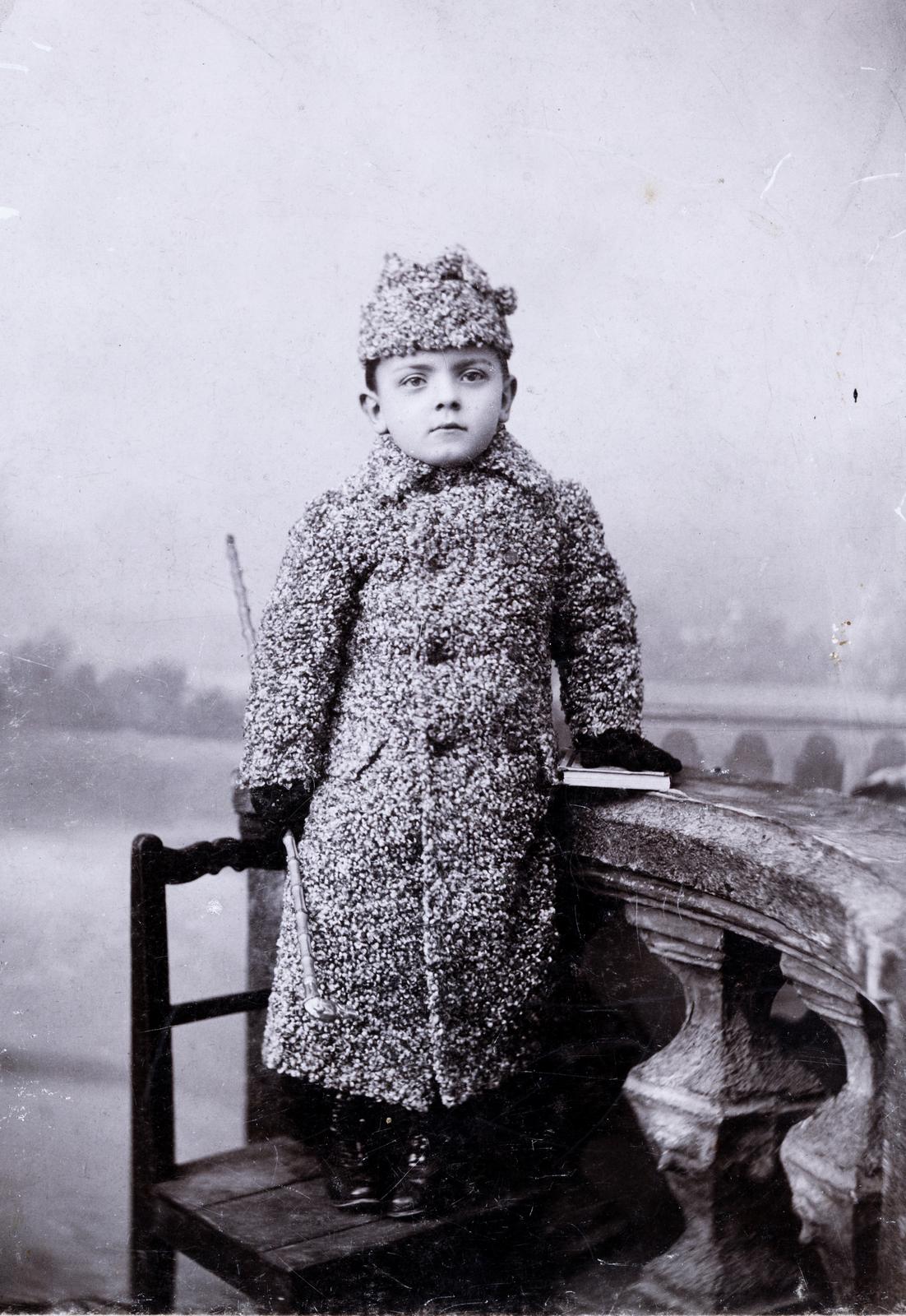1902, Miklósy Judit, kid, kid, standing on a chair, winter coat, Fortepan #230514
