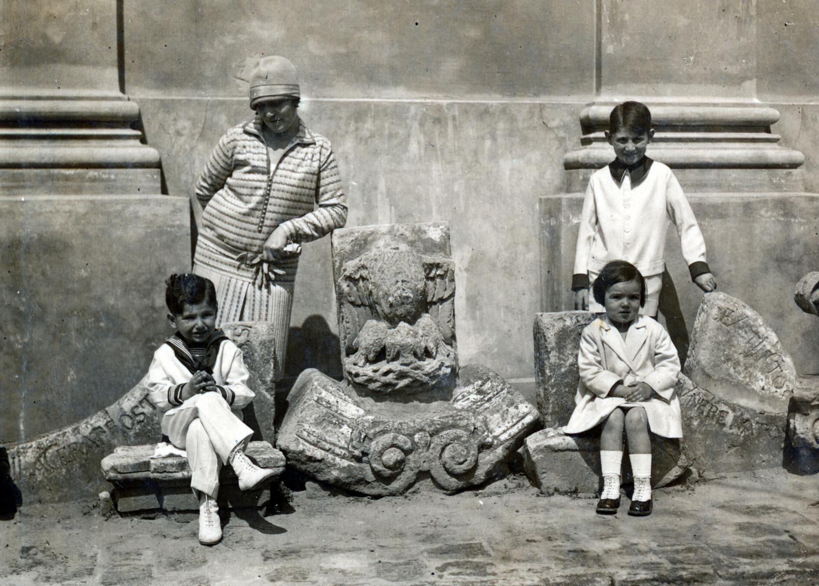 1928, Miklósy Judit, Best of, woman, kids, sailor dress, Fortepan #230533