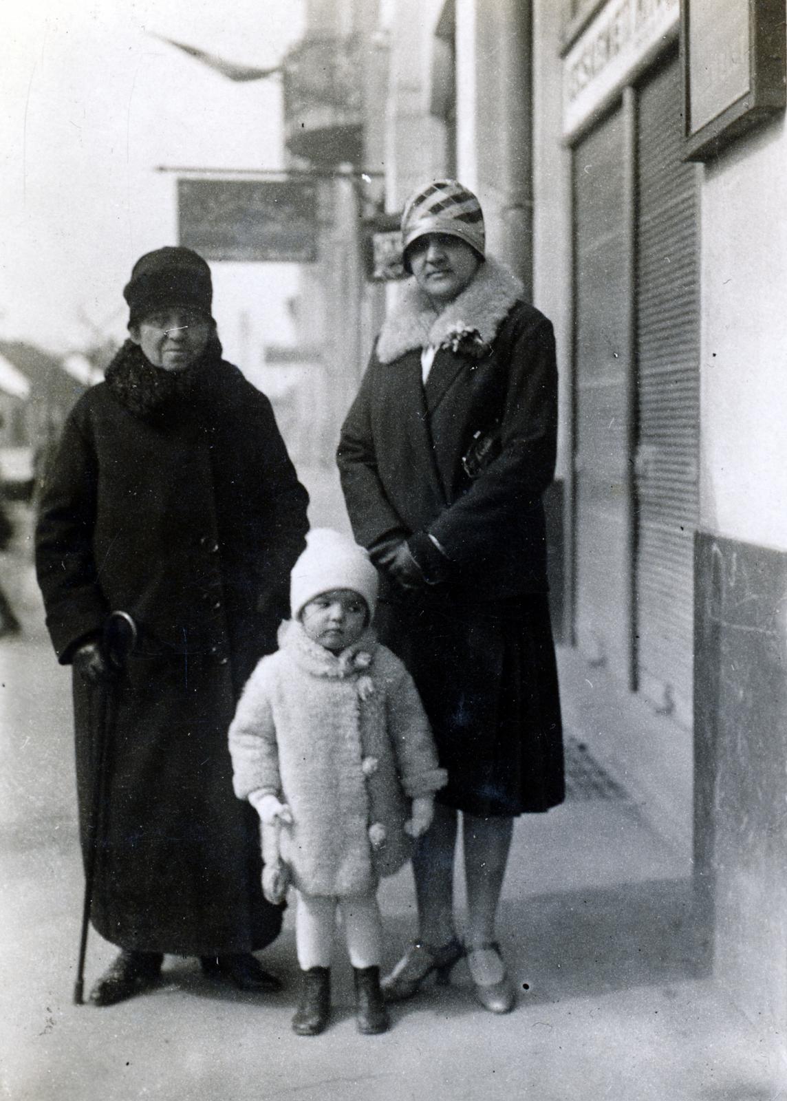 1929, Miklósy Judit, winter coat, hat, girl, grandparent, mother, Fortepan #230534