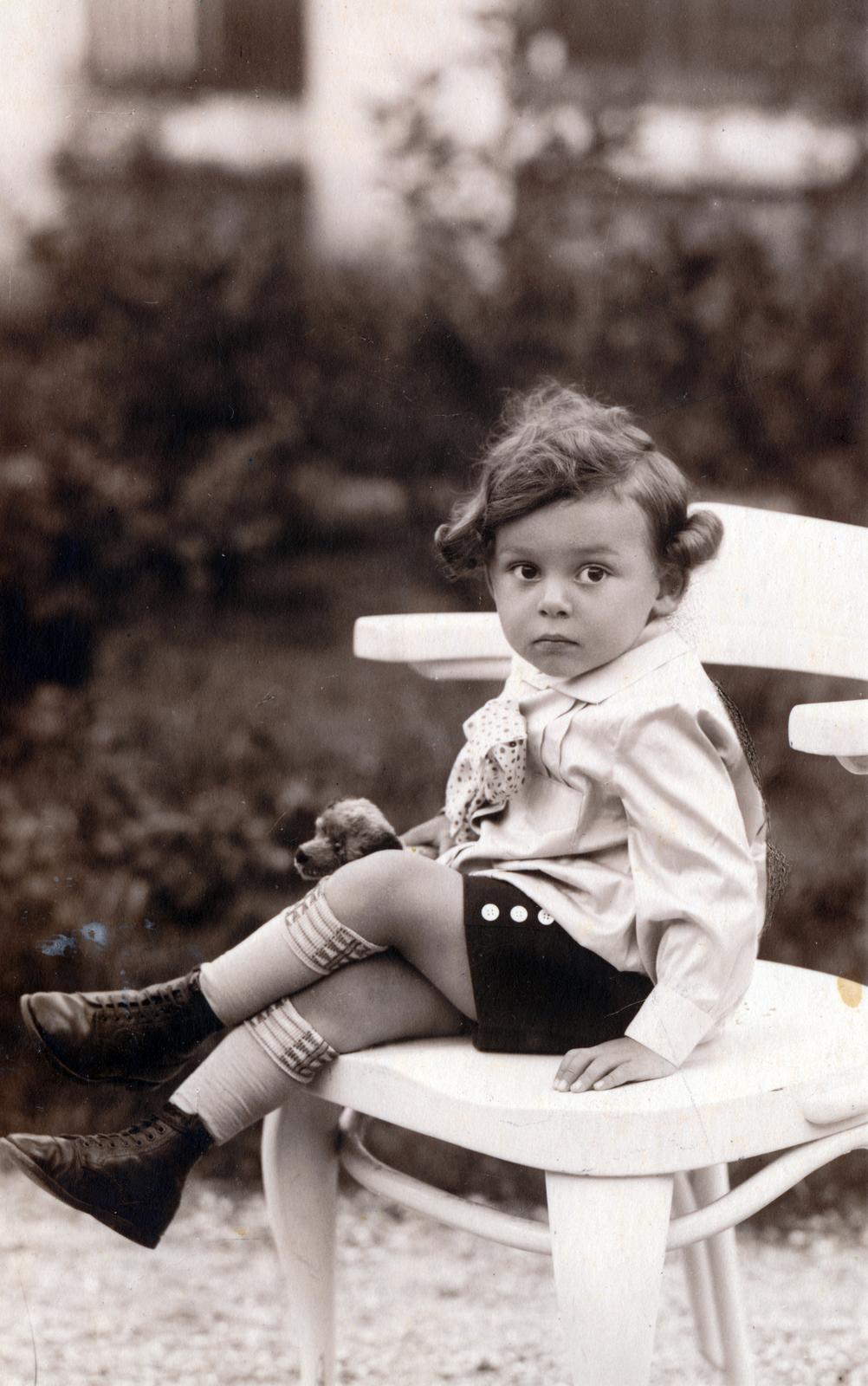 1914, Bihari Erzsébet-Németh Tamás Lajos, leg over leg, sitting, kid, Fortepan #230664