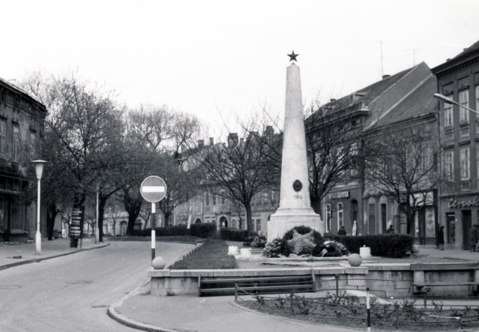 Magyarország, Sopron, Kisvárkerület, szovjet emlékmű., 1968, Varga Sándor-Szemere Katalin, Fortepan #230706