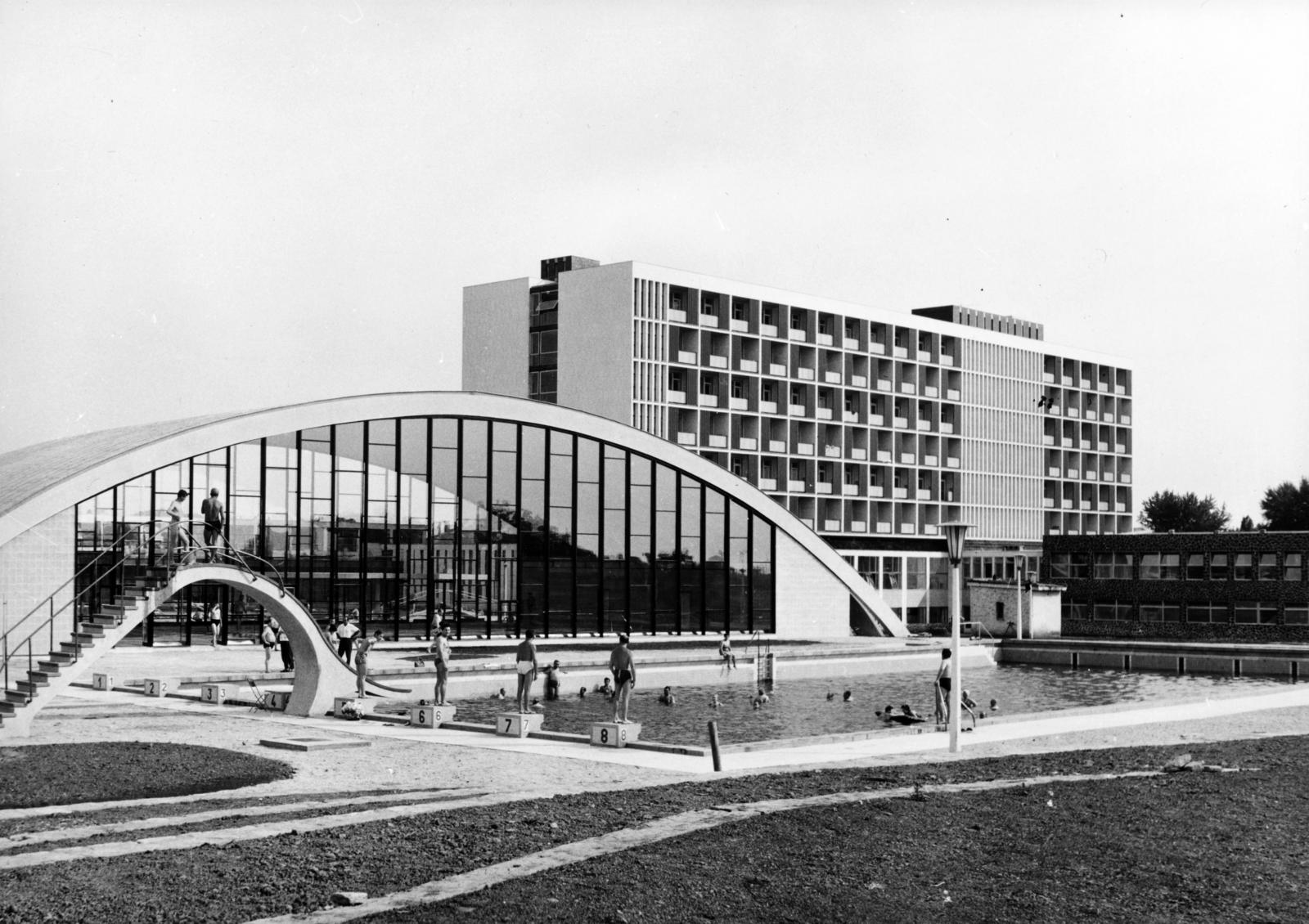 Magyarország, Hajdúszoboszló, Mátyás király sétány 10. (Lenin utca), a SZOT Béke Gyógyüdülő., 1966, Pécsi család, szálloda, Fortepan #230804