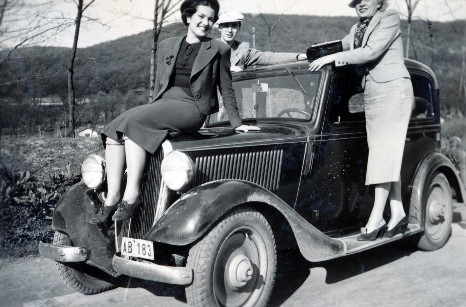 1937, Cserey Zoltán, Fiat-brand, lady, fun, number plate, girls'n'cars, sitting on a car, standing on a car, Fortepan #230988