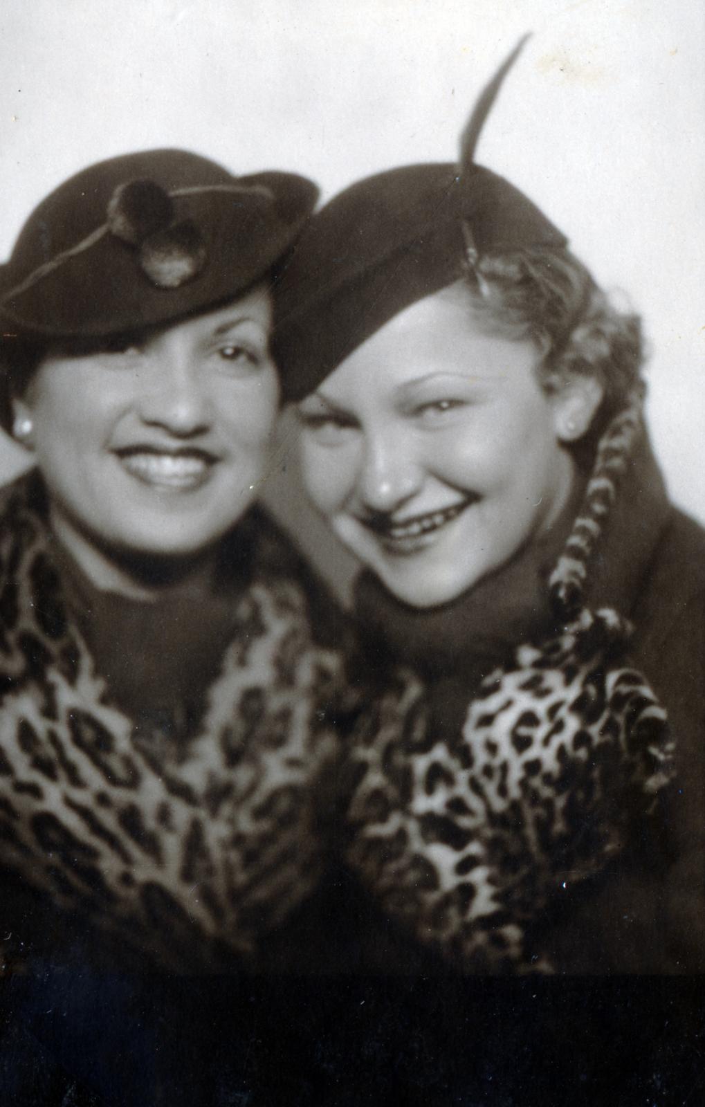 1926, Cserey Zoltán, women, smile, fur coat, hat, Fortepan #230995