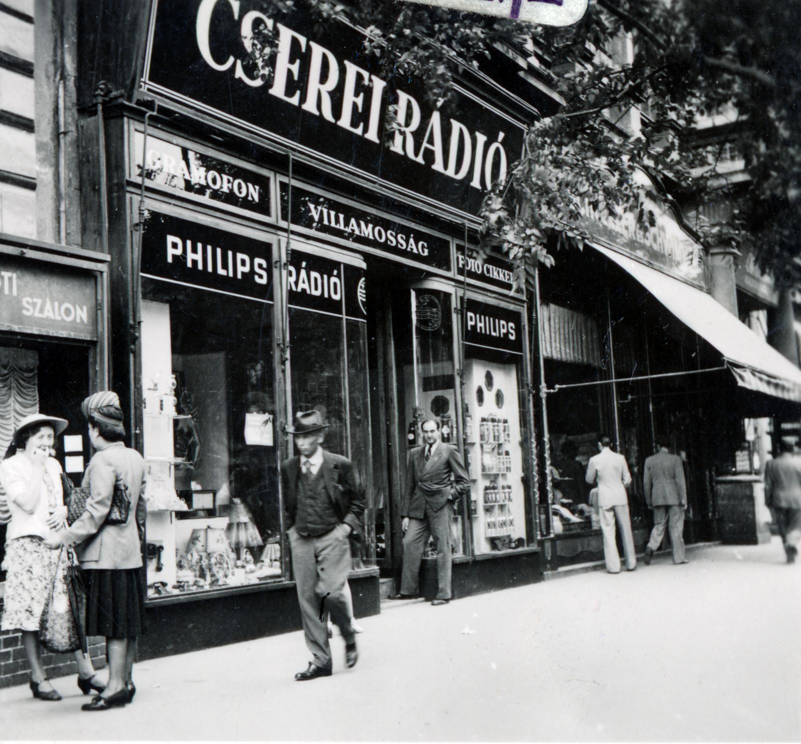 Magyarország, Budapest VI., Andrássy út 47., a Cserei Rádió Műszaki és Villamossági Vállalat üzlete., 1933, Cserey Zoltán, Budapest, reklám, üzletportál, Philips-márka, rádió, Fortepan #231008