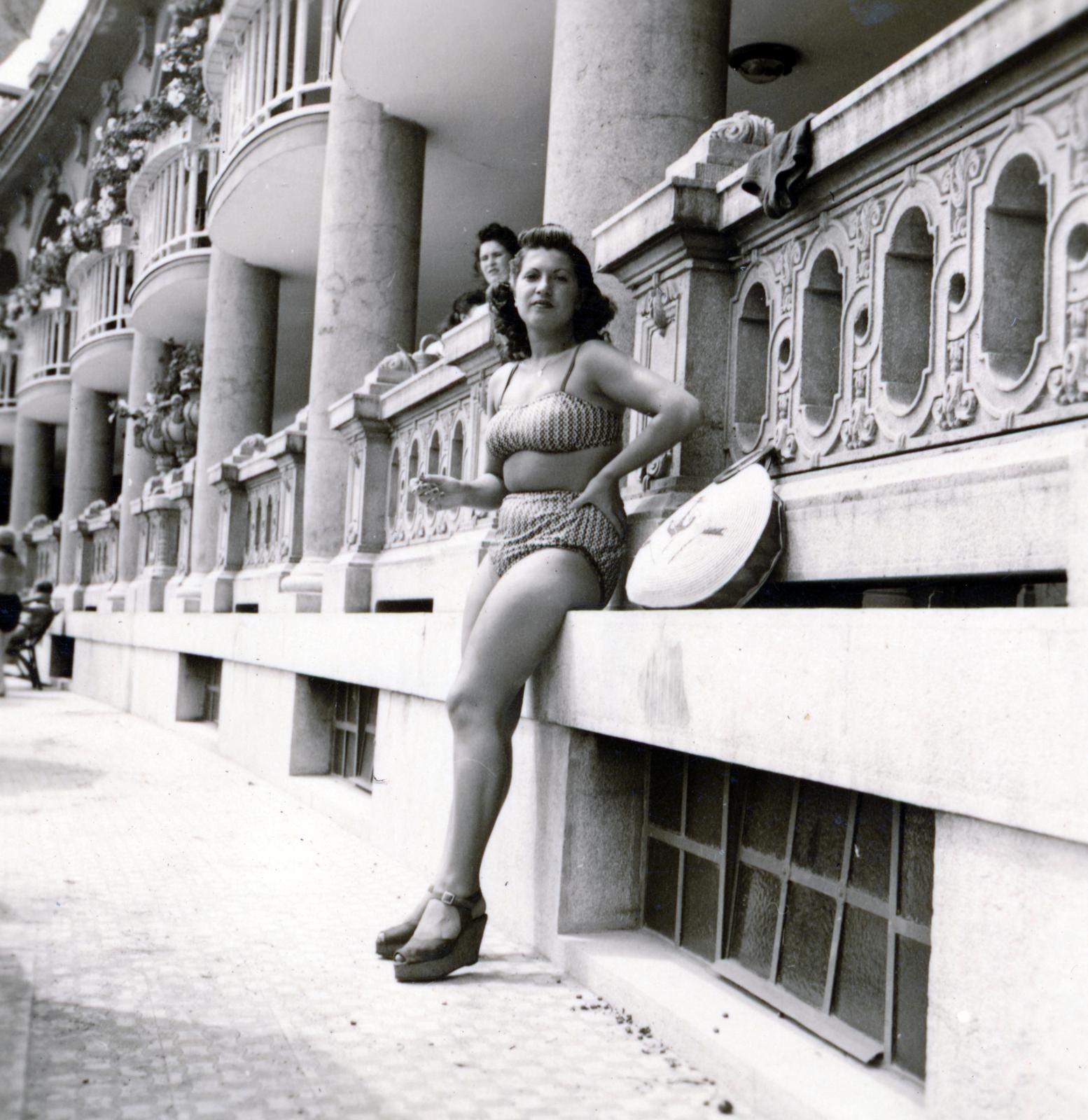 Magyarország, Városliget, Budapest XIV., Széchenyi fürdő., 1938, Cserey Zoltán, Budapest, bikini, Fortepan #231015