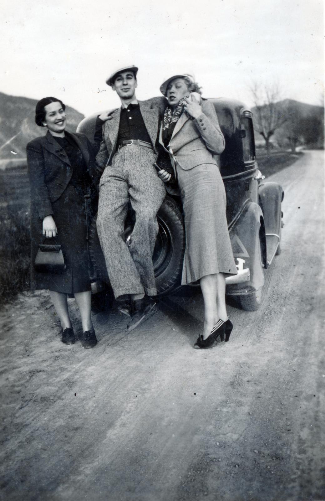 1936, Cserey Zoltán, jesting, three people, spare wheel, Fortepan #231035