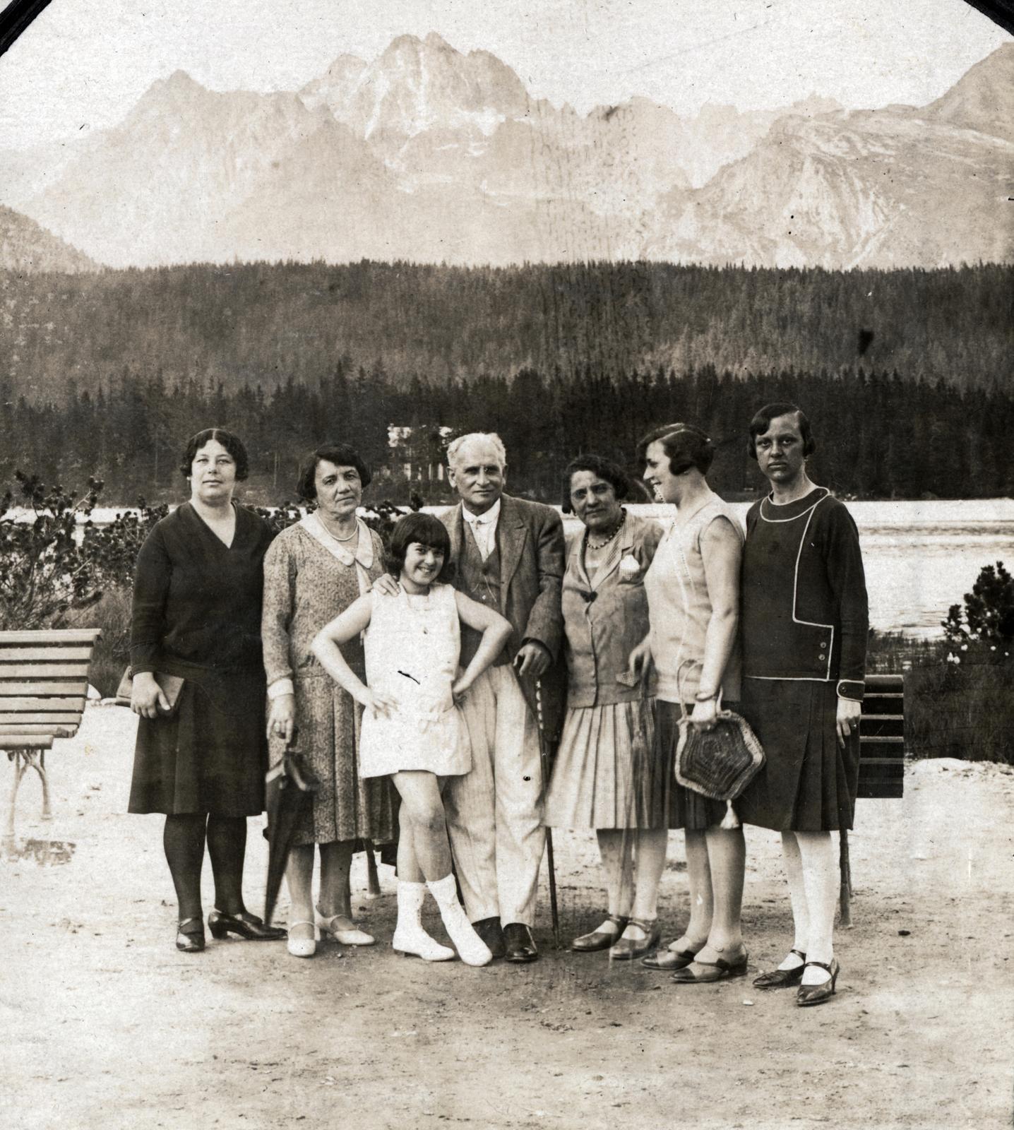 Szlovákia, Magas-Tátra,Csorba-tó, 1928, Cserey Zoltán, család, szoknya, generációk, Fortepan #231061