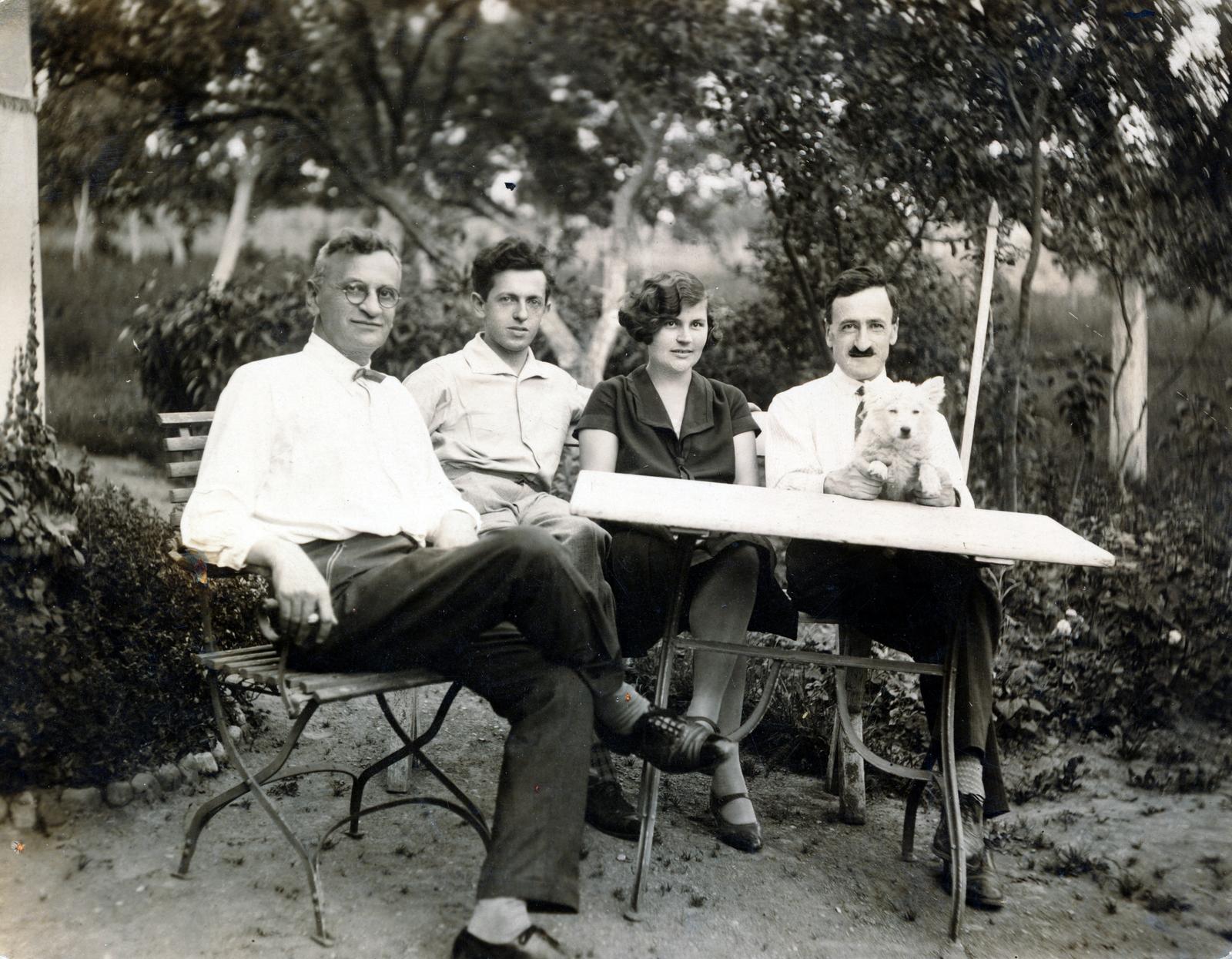 1934, Cserey Zoltán, asztal, család, kutya, Fortepan #231112