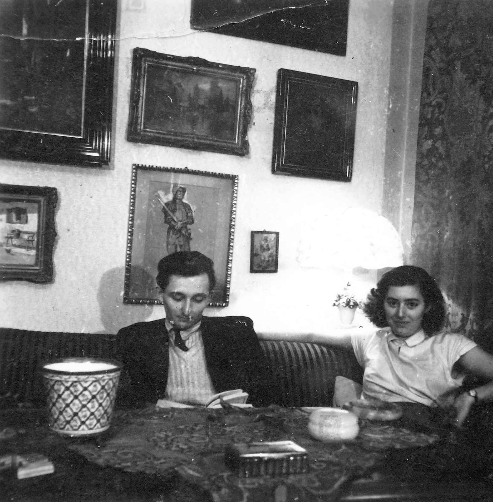 Hungary, Budapest XI., Bocskai út 21., 1/2 emelet 1. sz. lakás., 1948, Szepessy Tibor, light, painting, interior, man, woman, double portrait, Budapest, Fortepan #23116