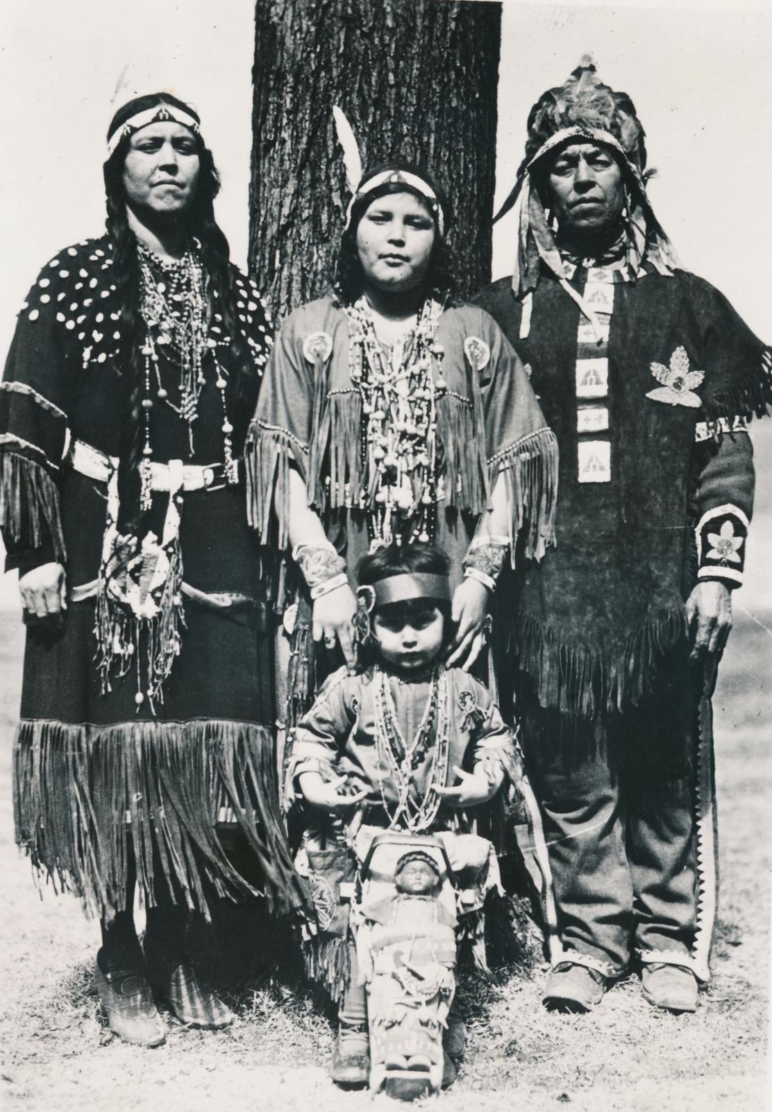 1931, Drinóczi Zoltán, folk costume, indian, family, Fortepan #231190