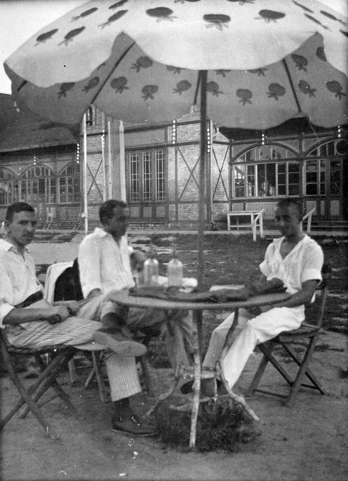 1905, Szepessy Tibor, sunshades, tableau, men, soda water bottle, Fortepan #23129